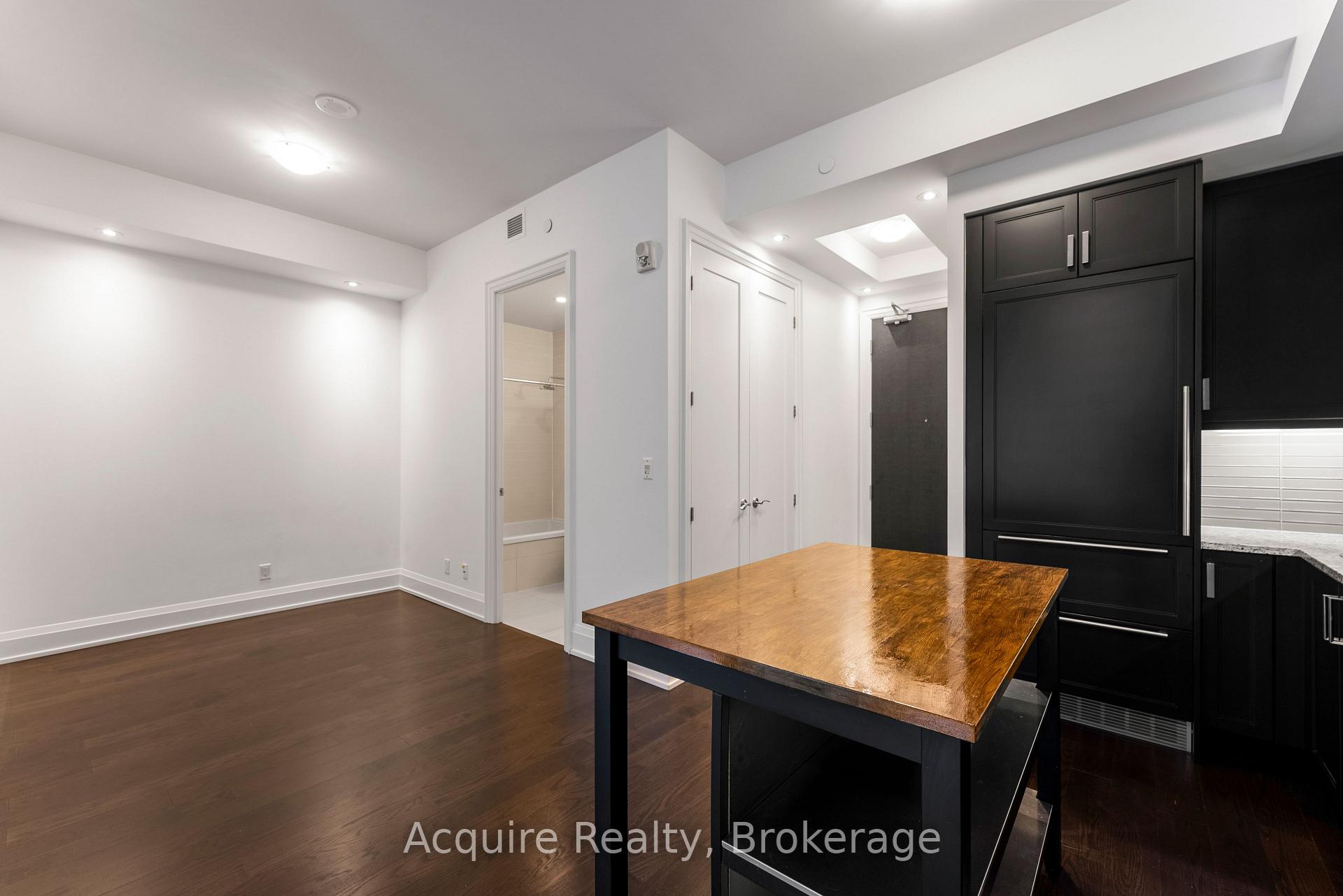 Photo 4 of Unit 212, 20 Fred Varley Drive, Markham, Unionville — HOMEH