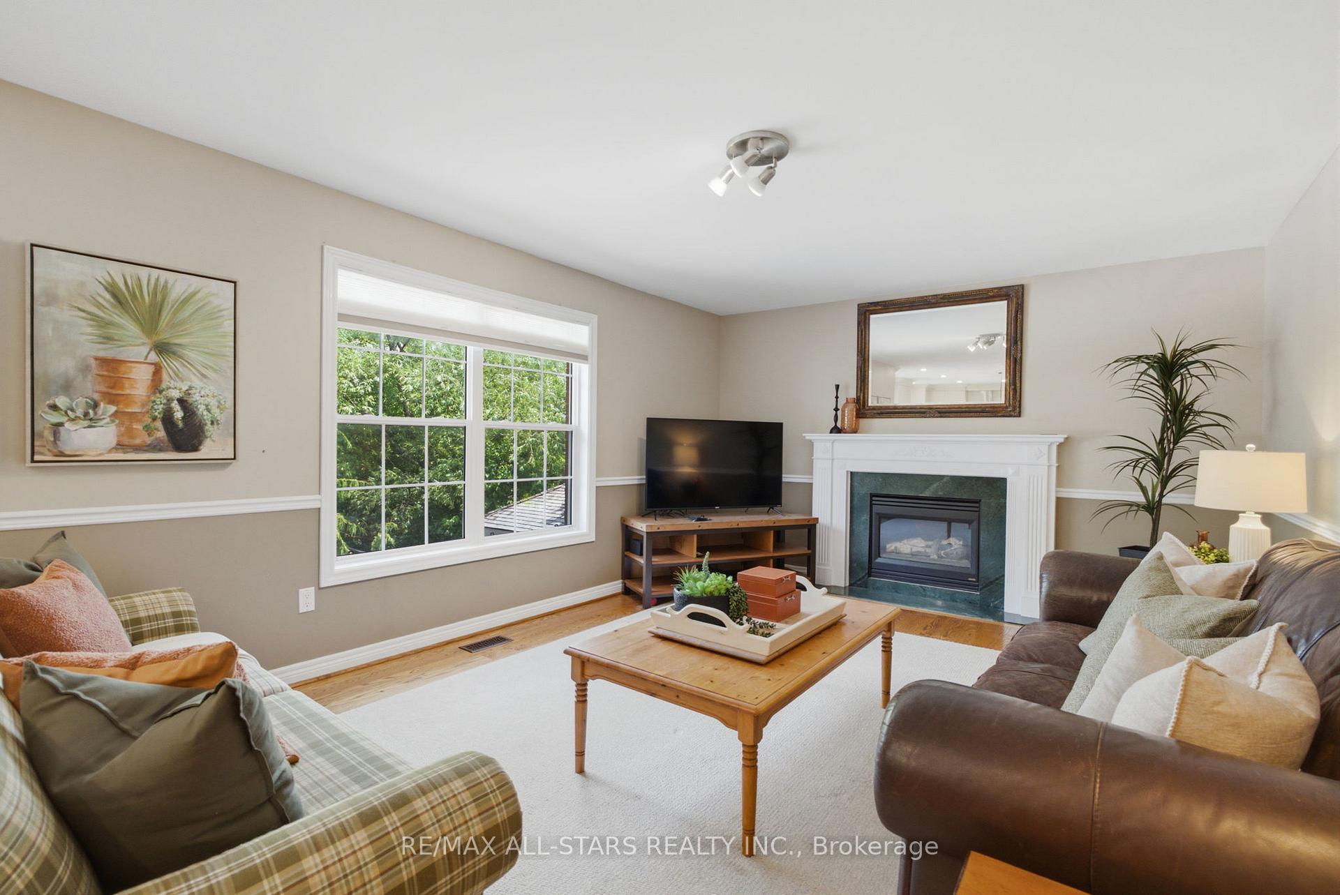 Photo 10 of 38 Galloway Crescent, Uxbridge — HOMEH