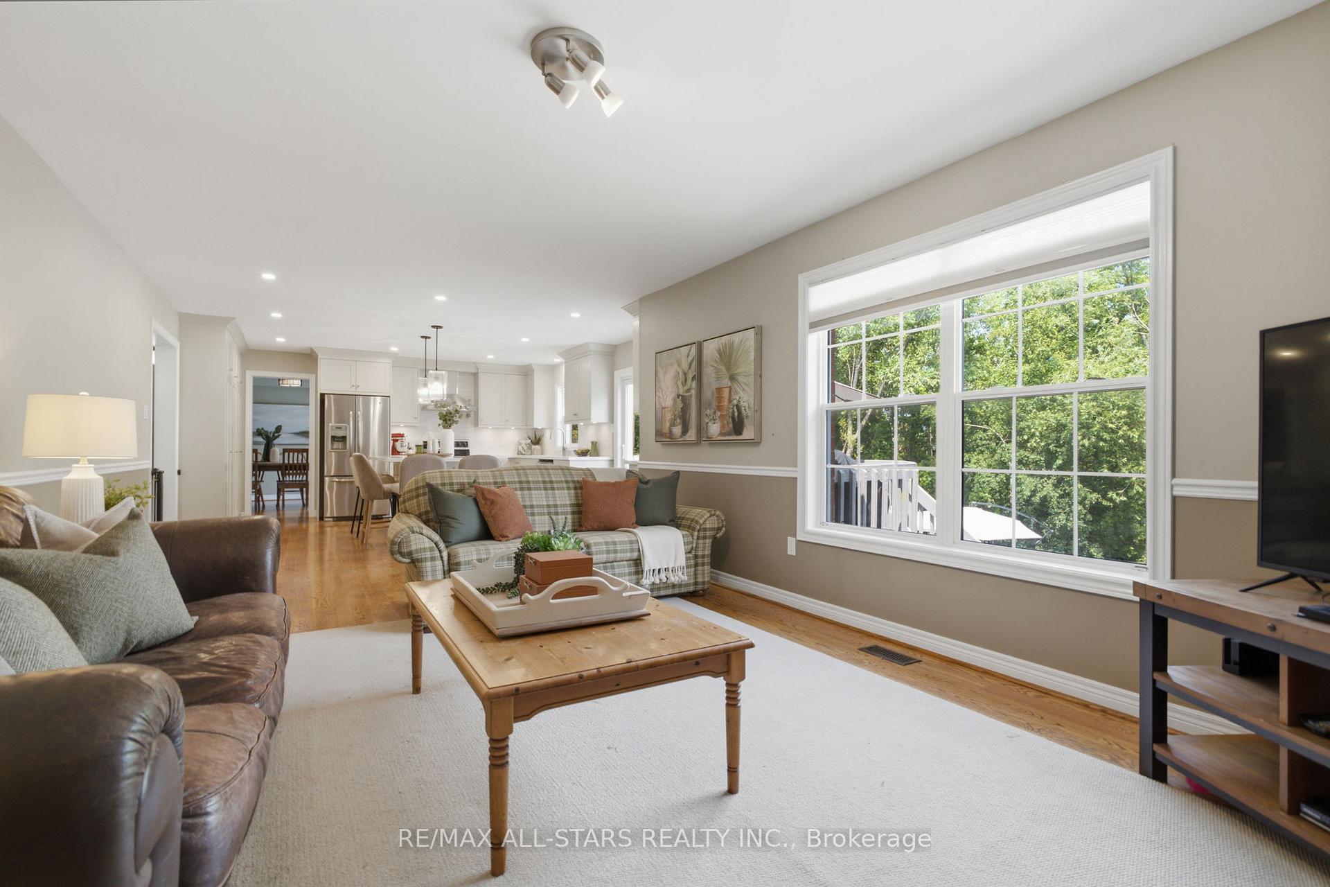 Photo 12 of 38 Galloway Crescent, Uxbridge — HOMEH