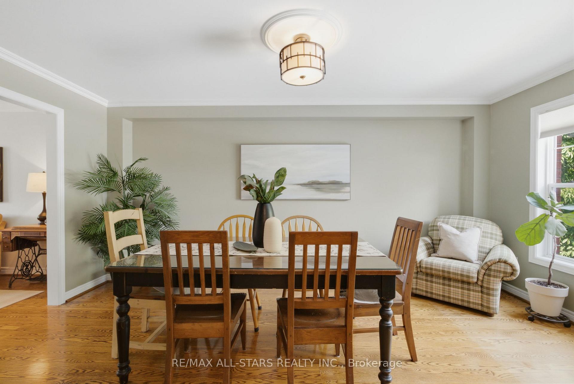 Photo 13 of 38 Galloway Crescent, Uxbridge — HOMEH