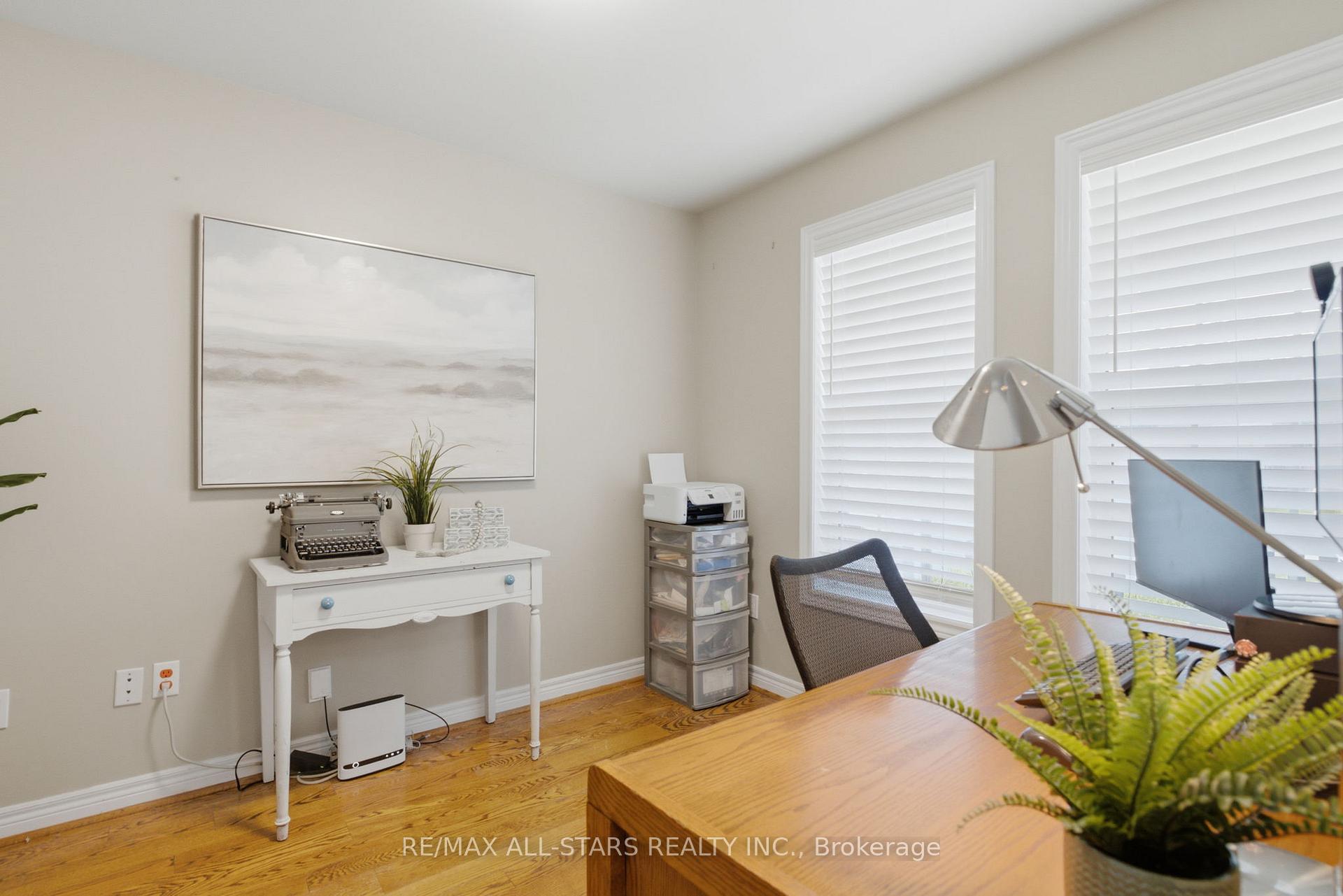 Photo 18 of 38 Galloway Crescent, Uxbridge — HOMEH