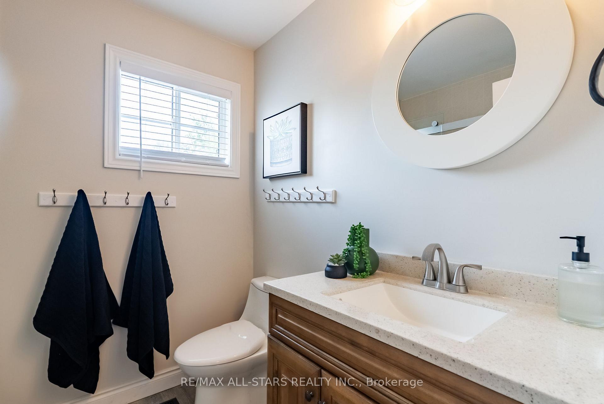Photo 20 of 38 Galloway Crescent, Uxbridge — HOMEH