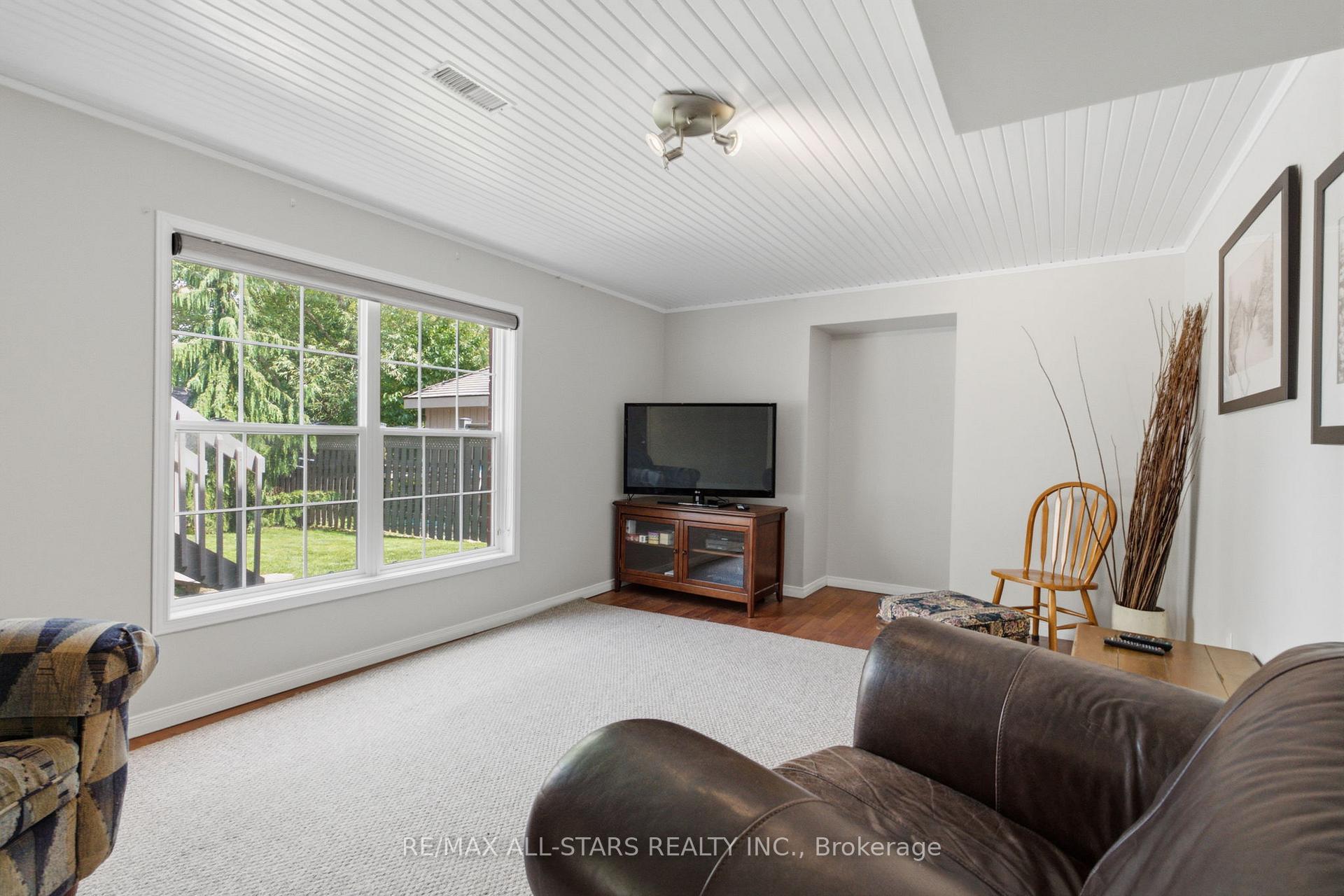 Photo 36 of 38 Galloway Crescent, Uxbridge — HOMEH