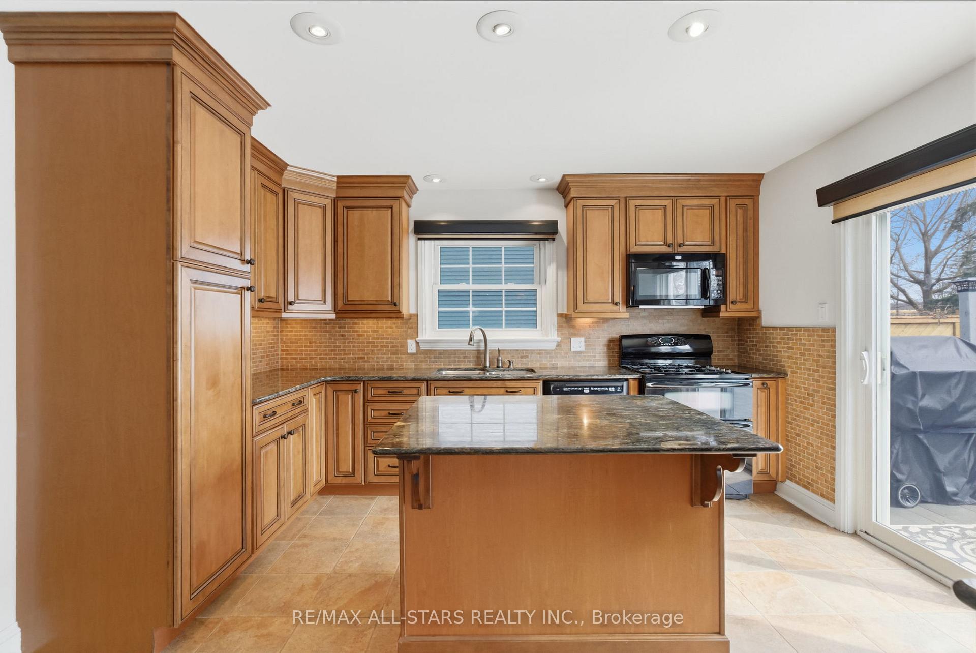 Photo 7 of 154 Brock Street E, Uxbridge — HOMEH