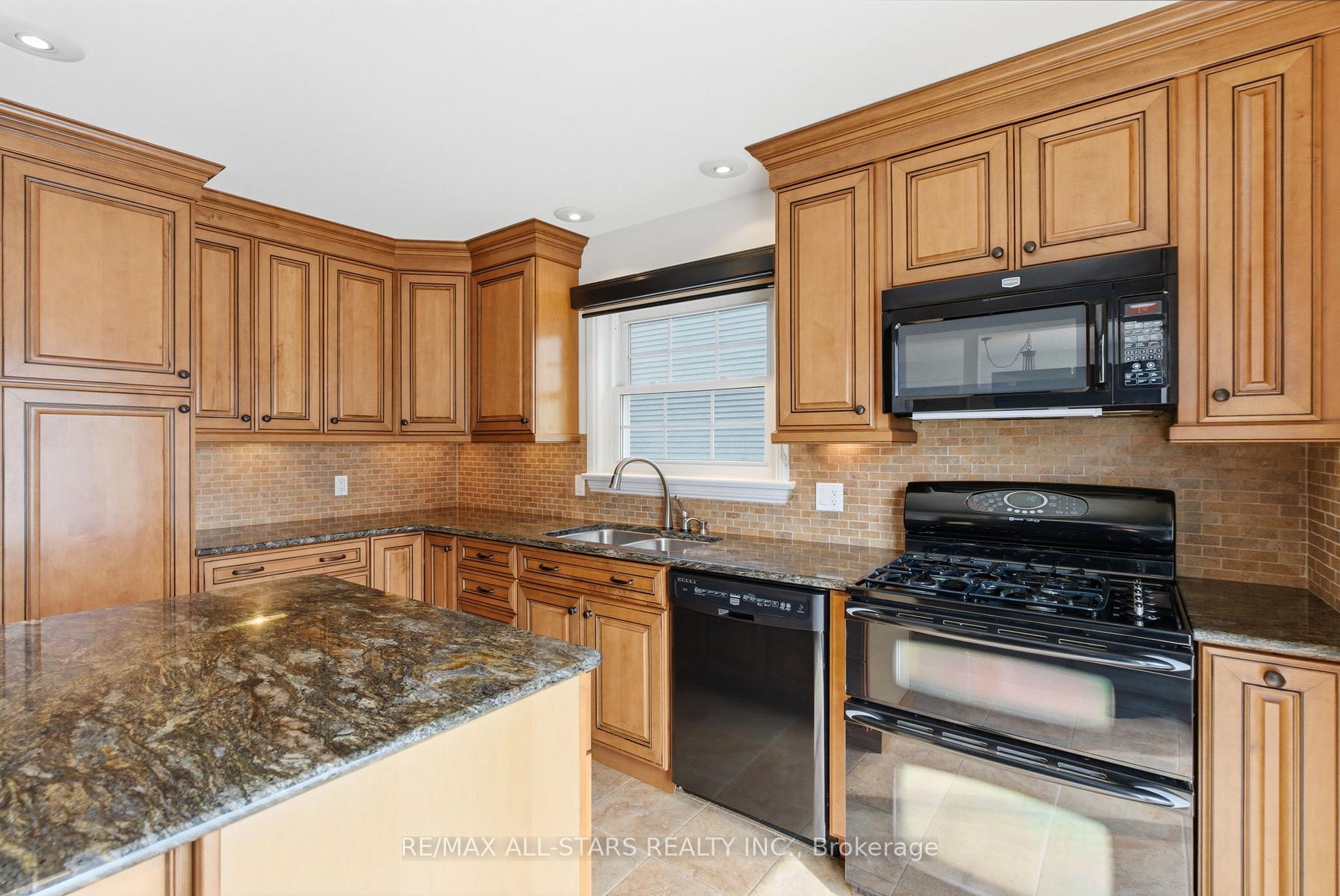 Photo 8 of 154 Brock Street E, Uxbridge — HOMEH