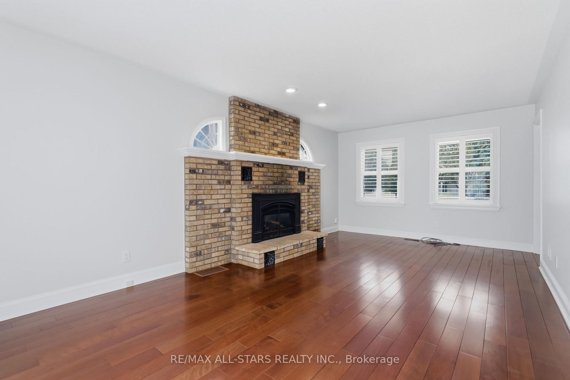 Photo 12 of 154 Brock Street E, Uxbridge — HOMEH