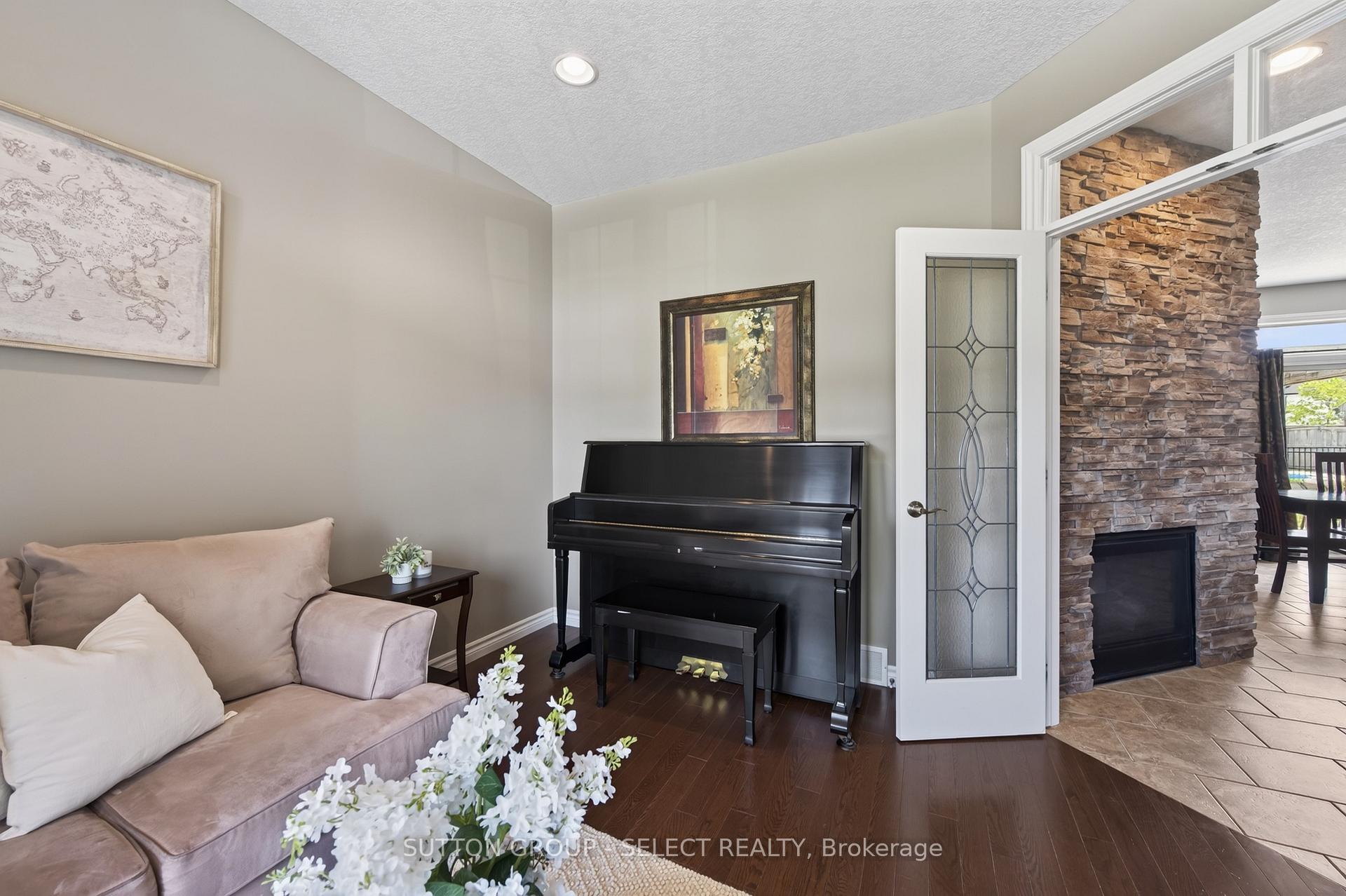 Photo 5 of 6 Ashwood Crescent, Middlesex Centre, Ilderton — HOMEH