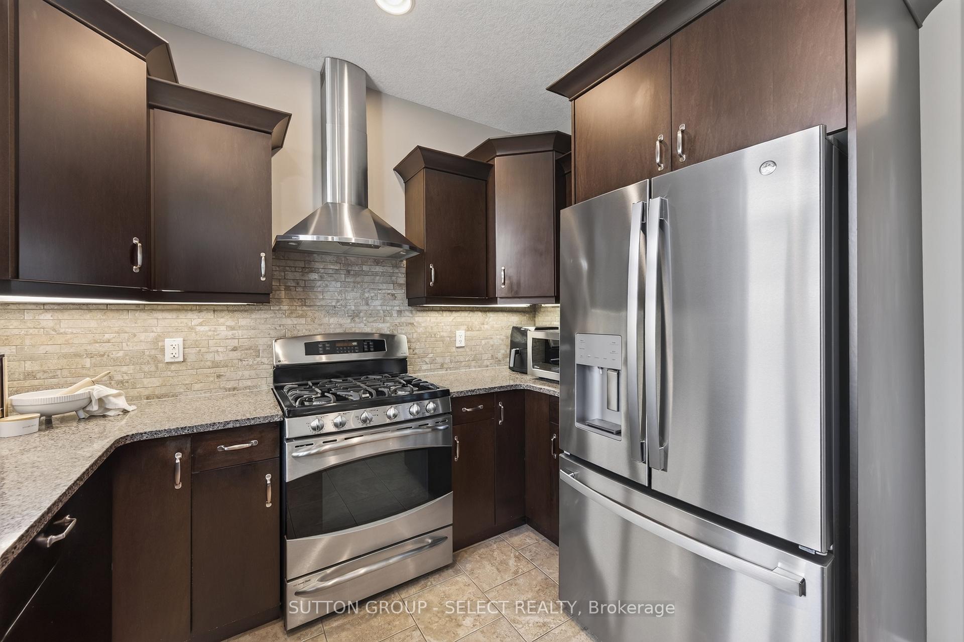 Photo 12 of 6 Ashwood Crescent, Middlesex Centre, Ilderton — HOMEH