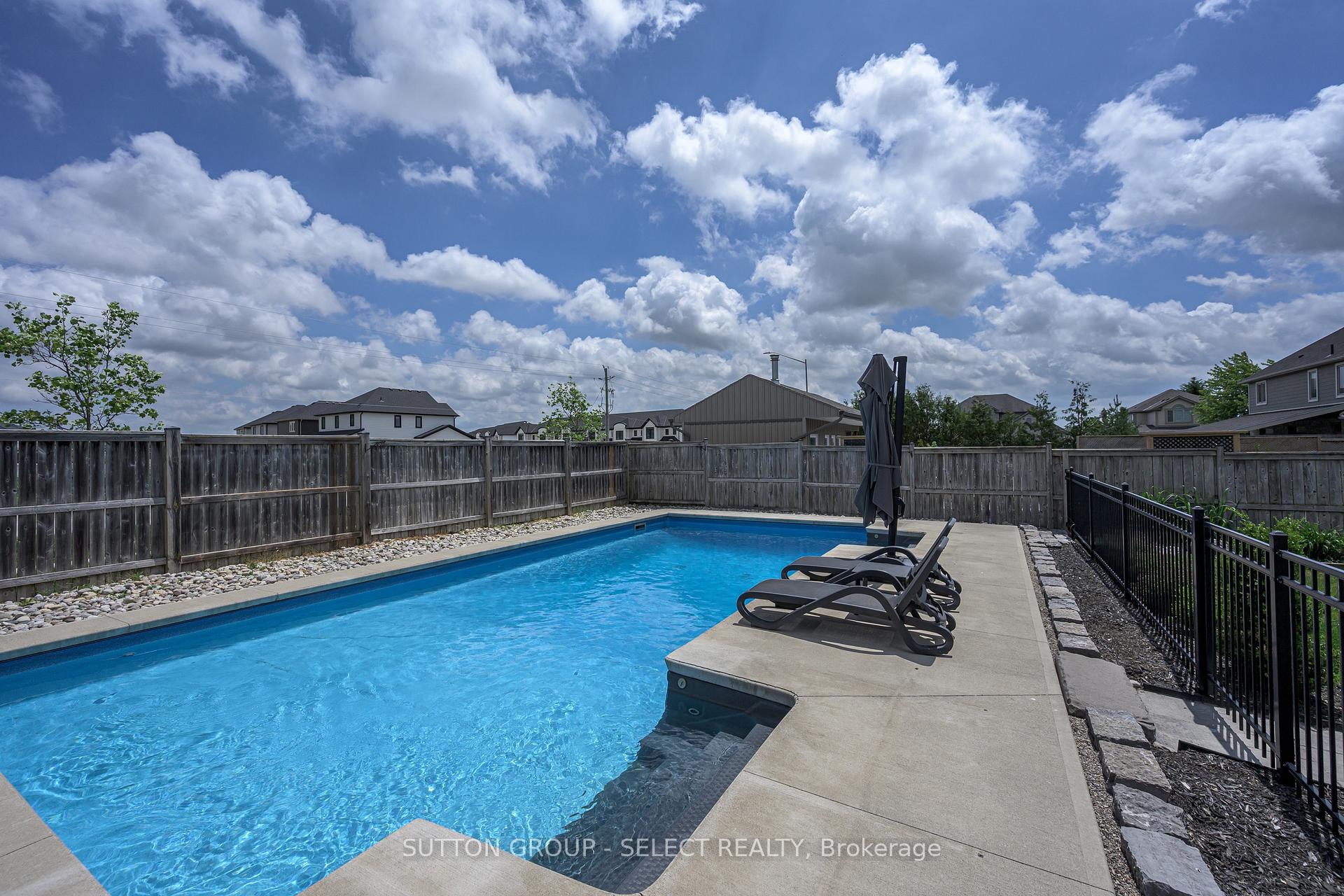 Photo 28 of 6 Ashwood Crescent, Middlesex Centre, Ilderton — HOMEH
