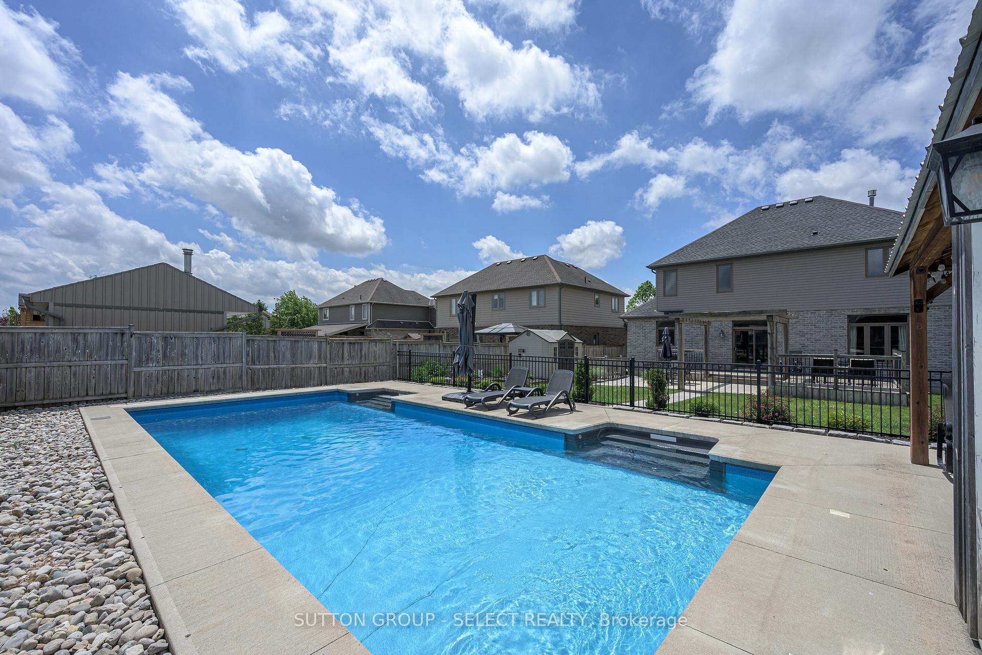 Photo 30 of 6 Ashwood Crescent, Middlesex Centre, Ilderton — HOMEH