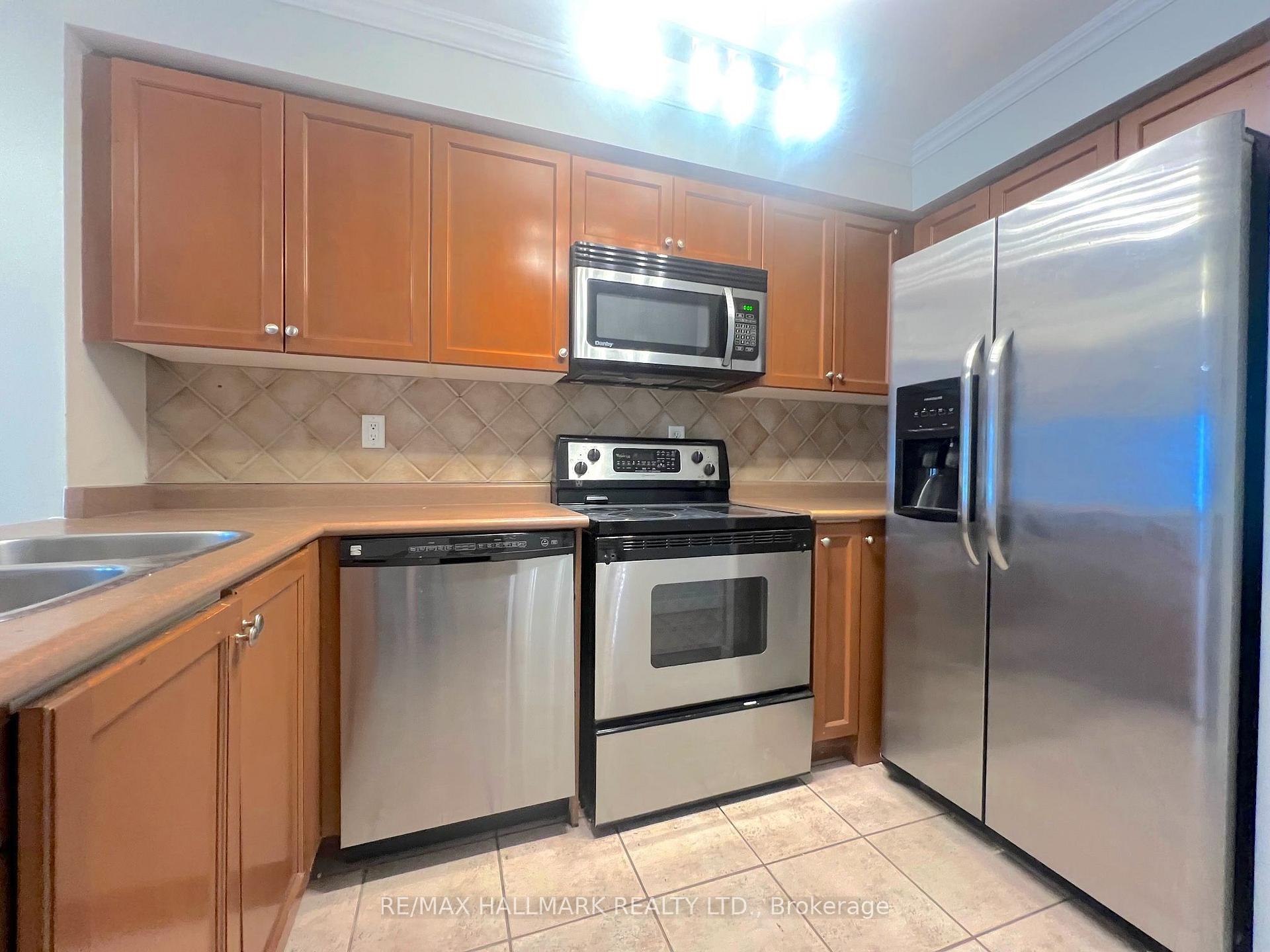Photo 4 of 33 Lodgeway Drive, Vaughan, Rural Vaughan — HOMEH