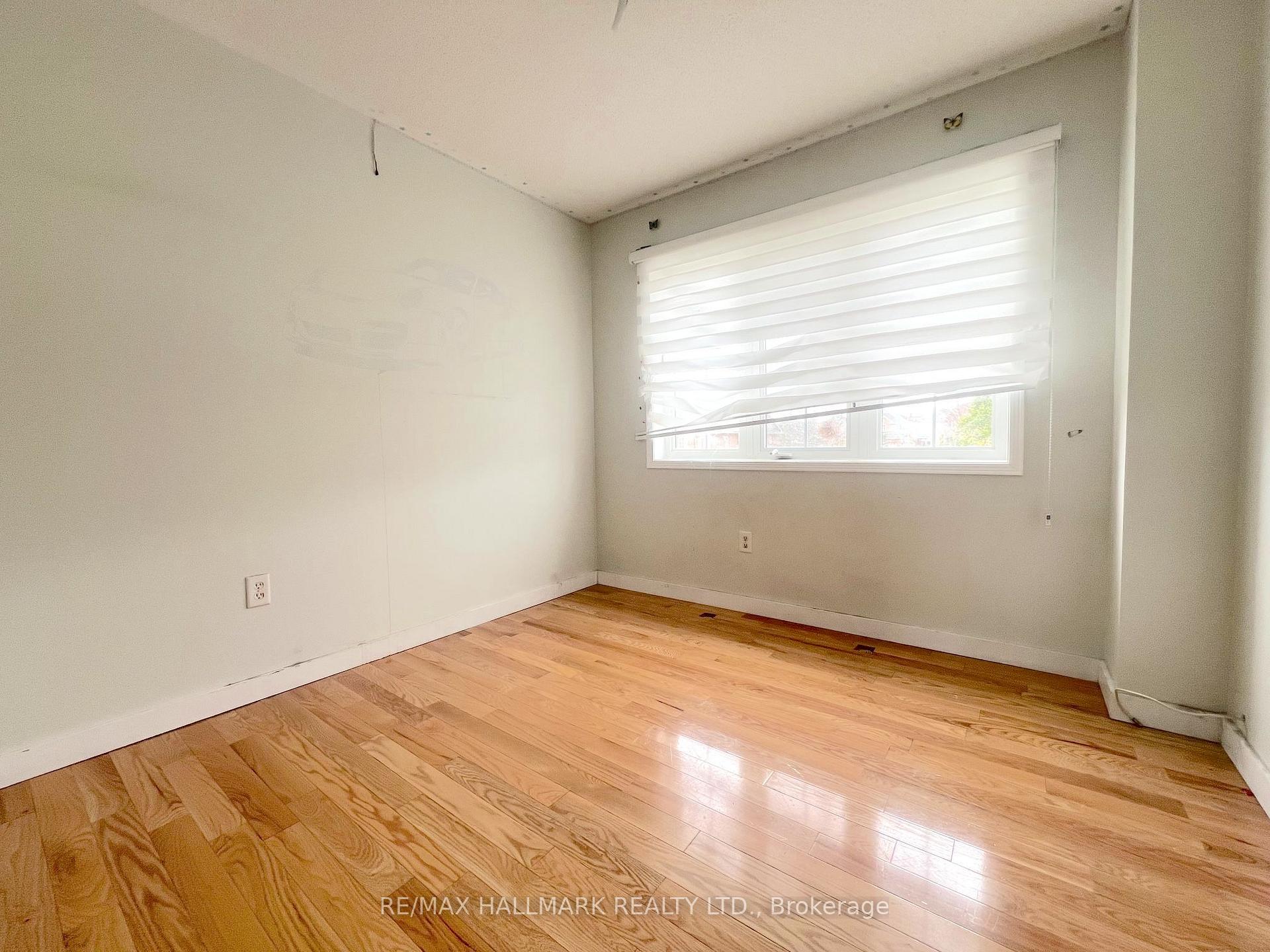 Photo 9 of 33 Lodgeway Drive, Vaughan, Rural Vaughan — HOMEH