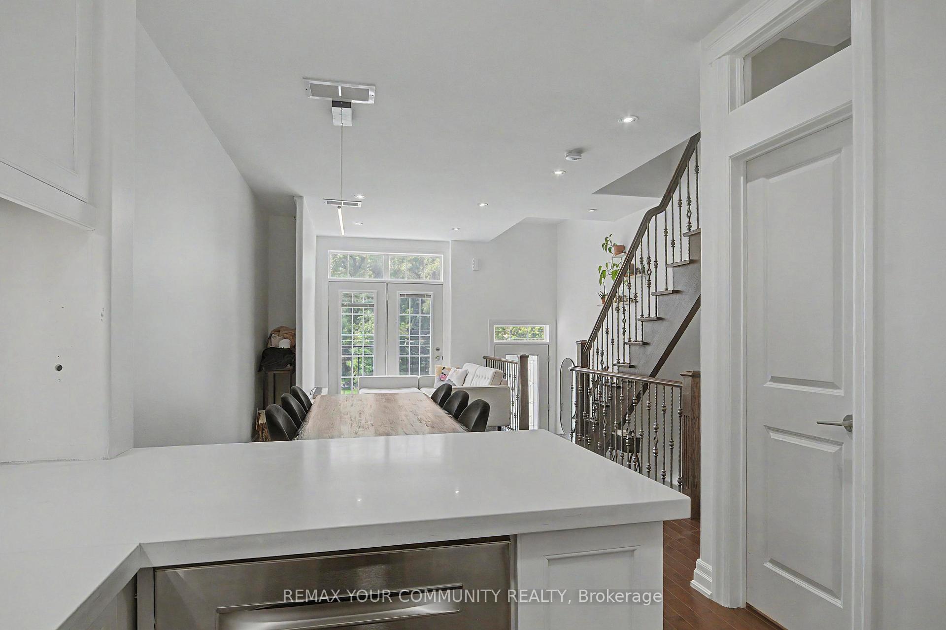 Photo 3 of 1079 Broadview Avenue, Toronto, Broadview North — HOMEH
