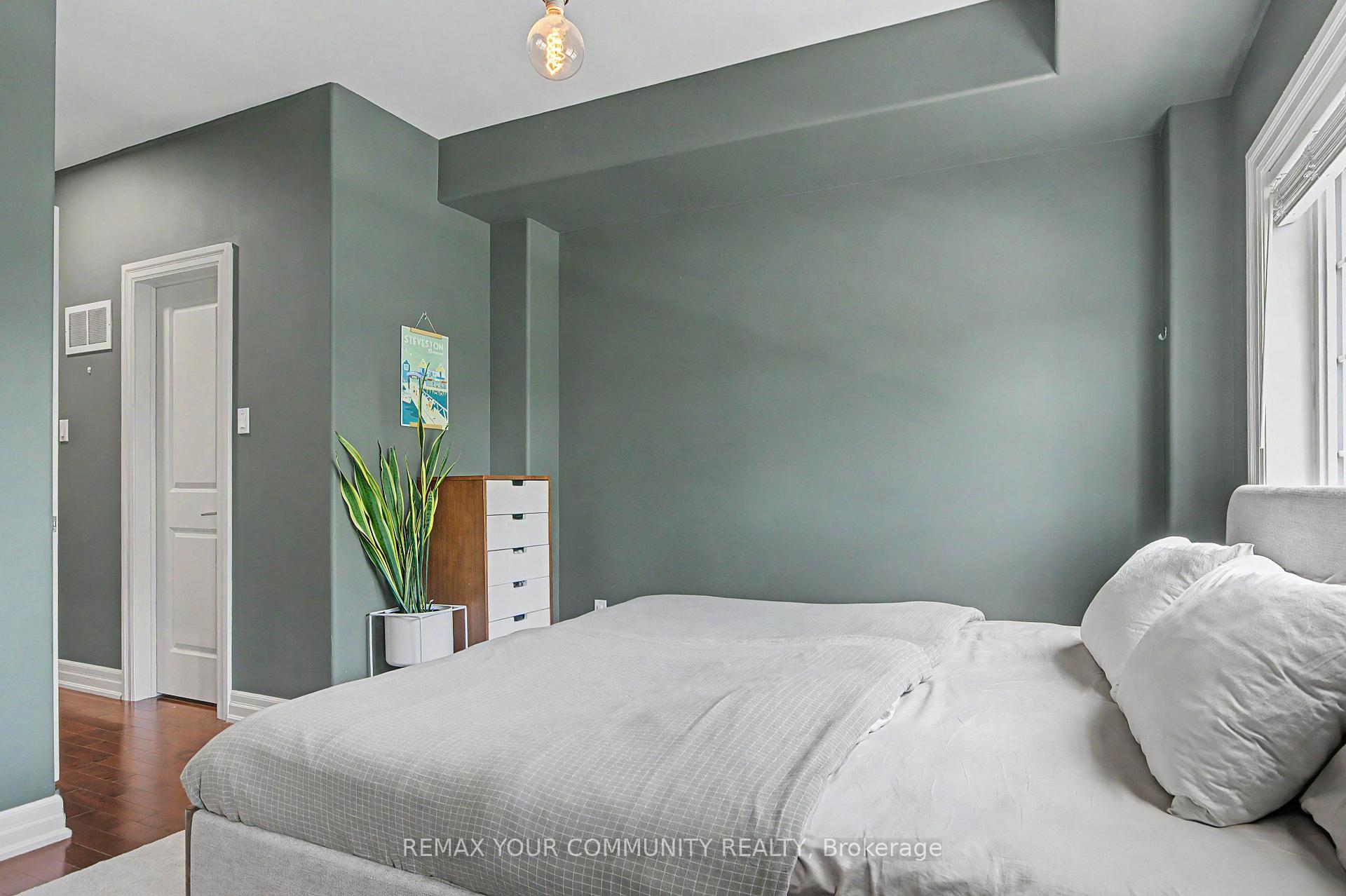 Photo 13 of 1079 Broadview Avenue, Toronto, Broadview North — HOMEH