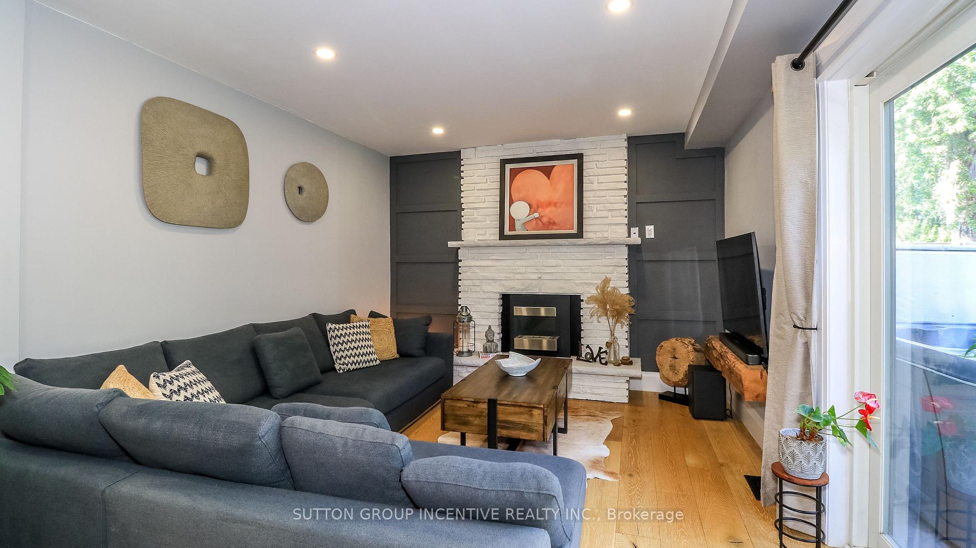 Photo 13 of 40 Varden Avenue, Barrie, Codrington — HOMEH