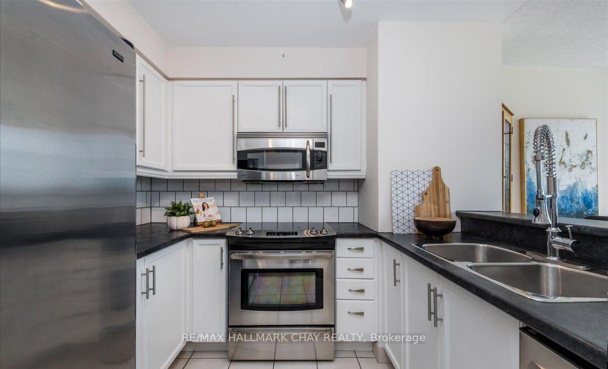 Photo 9 of Unit 1202, 140 Dunlop Street E, Barrie, City Centre — HOMEH