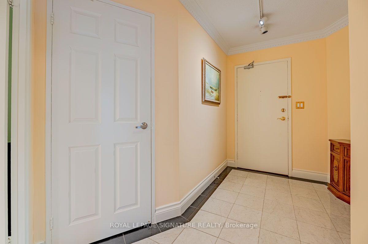 Photo 4 of Unit 1912, 2000 Islington Avenue, Etobicoke, Kingsview Village-The Westway — HOMEH