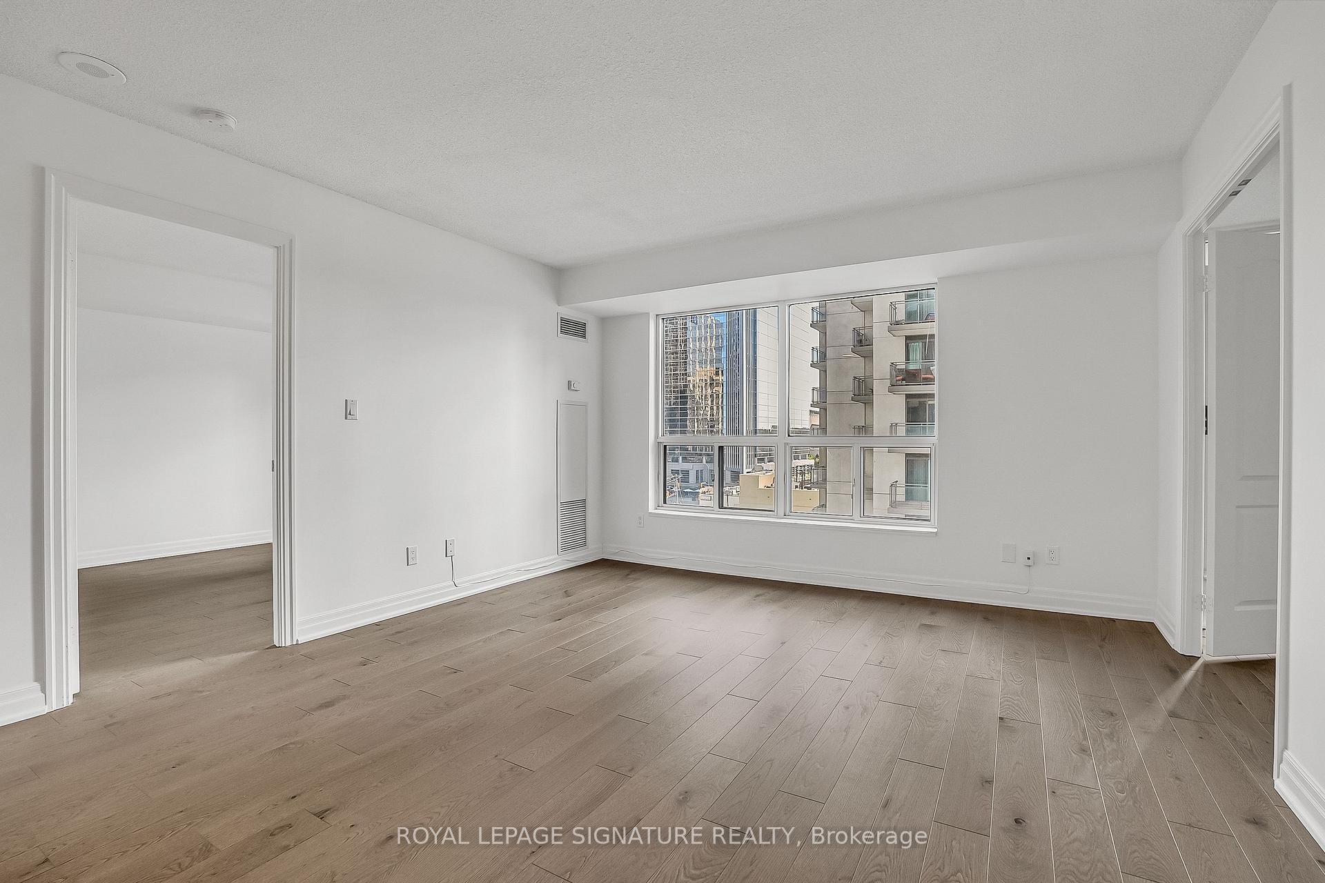 Photo 6 of Unit 802, 188 Doris Avenue, North York, Willowdale East — HOMEH