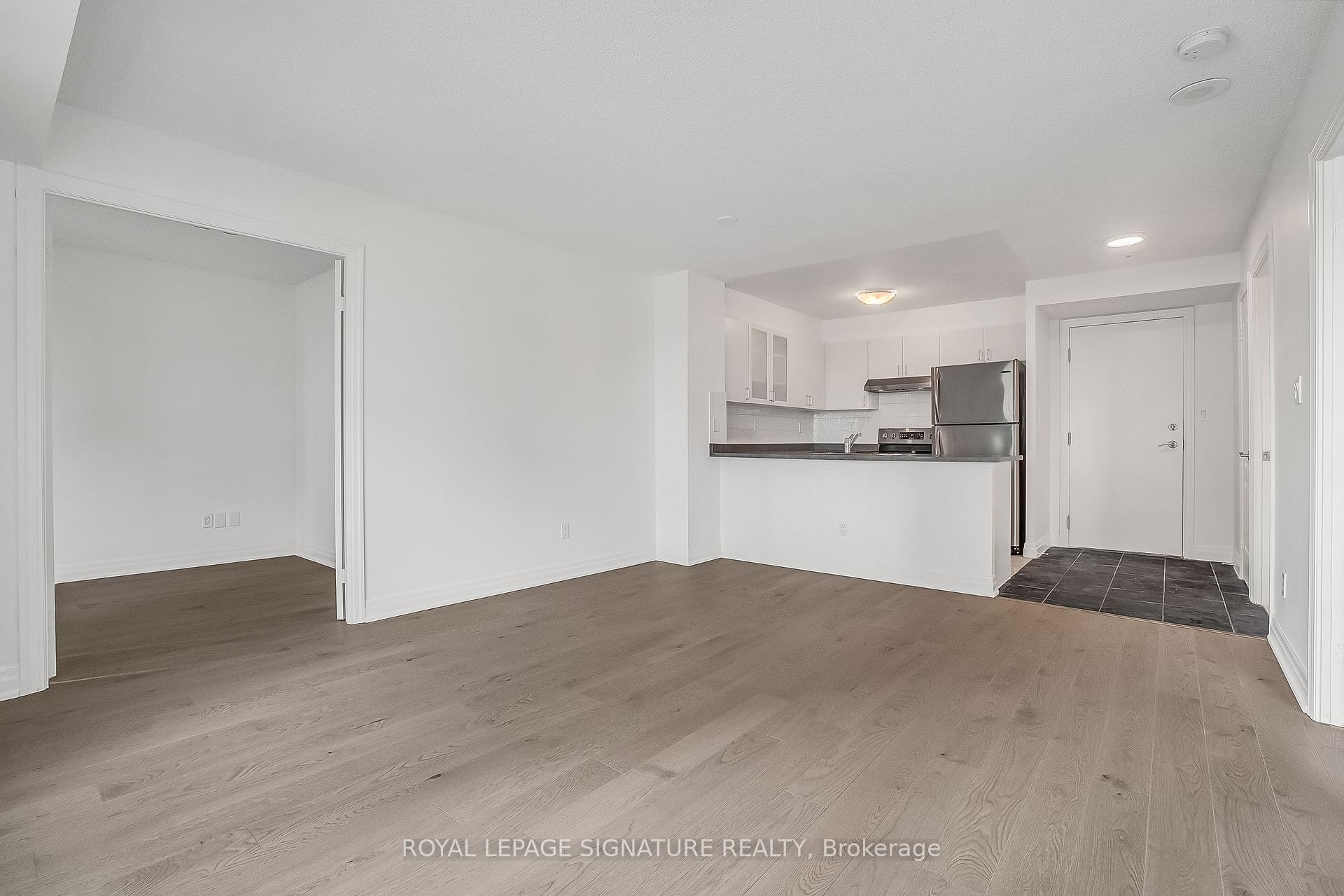 Photo 8 of Unit 802, 188 Doris Avenue, North York, Willowdale East — HOMEH