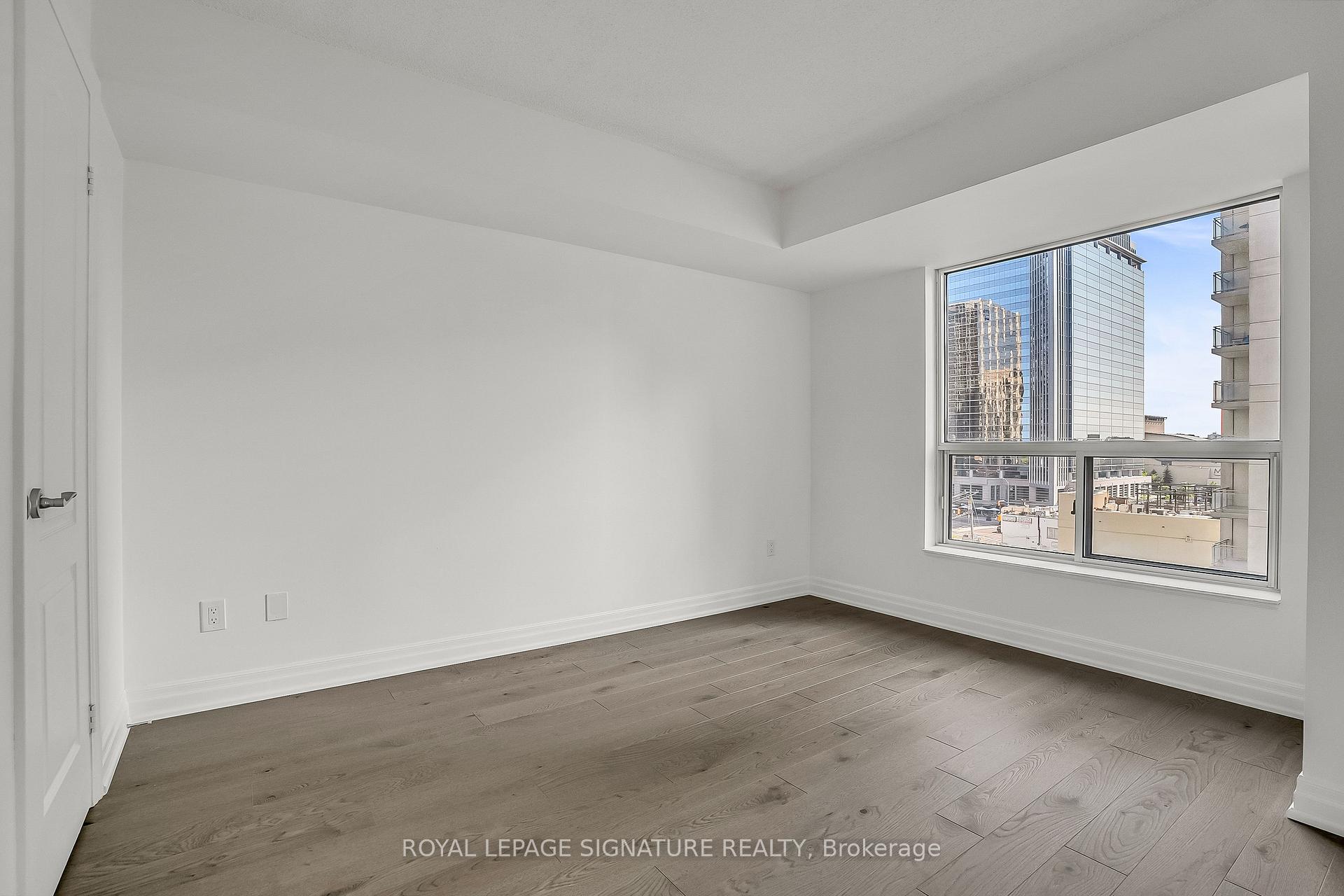 Photo 9 of Unit 802, 188 Doris Avenue, North York, Willowdale East — HOMEH