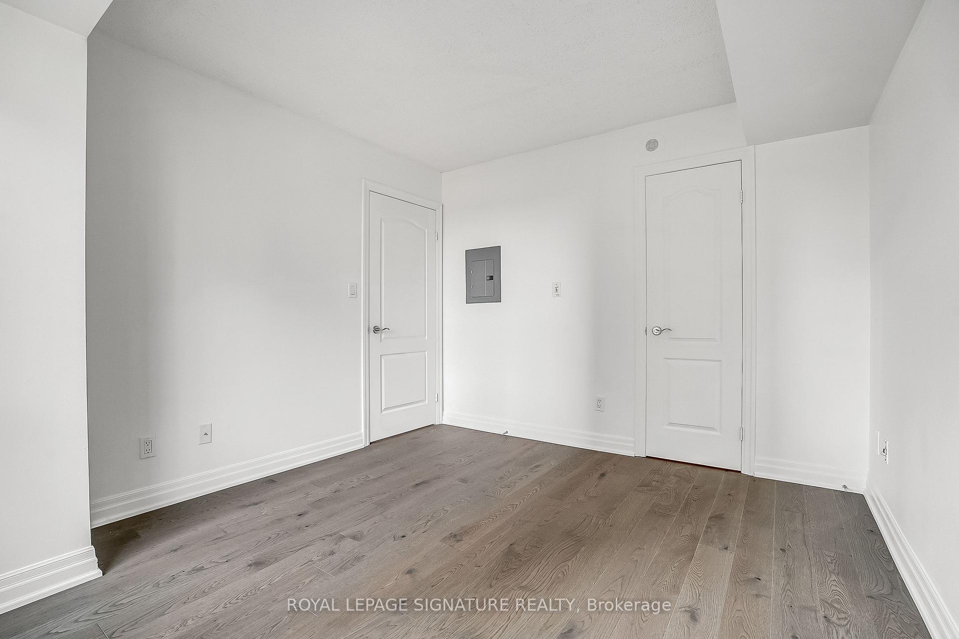 Photo 10 of Unit 802, 188 Doris Avenue, North York, Willowdale East — HOMEH