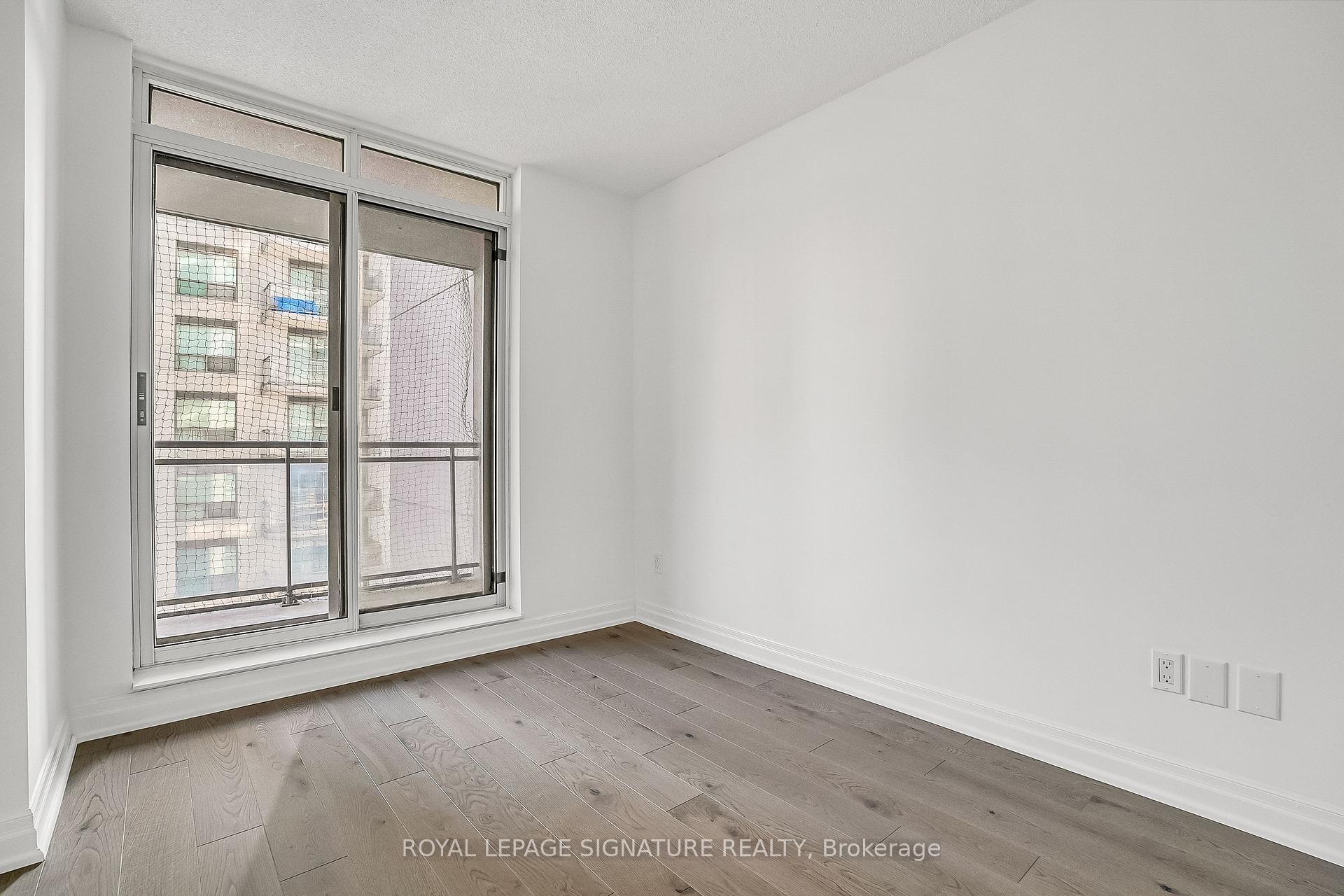 Photo 12 of Unit 802, 188 Doris Avenue, North York, Willowdale East — HOMEH