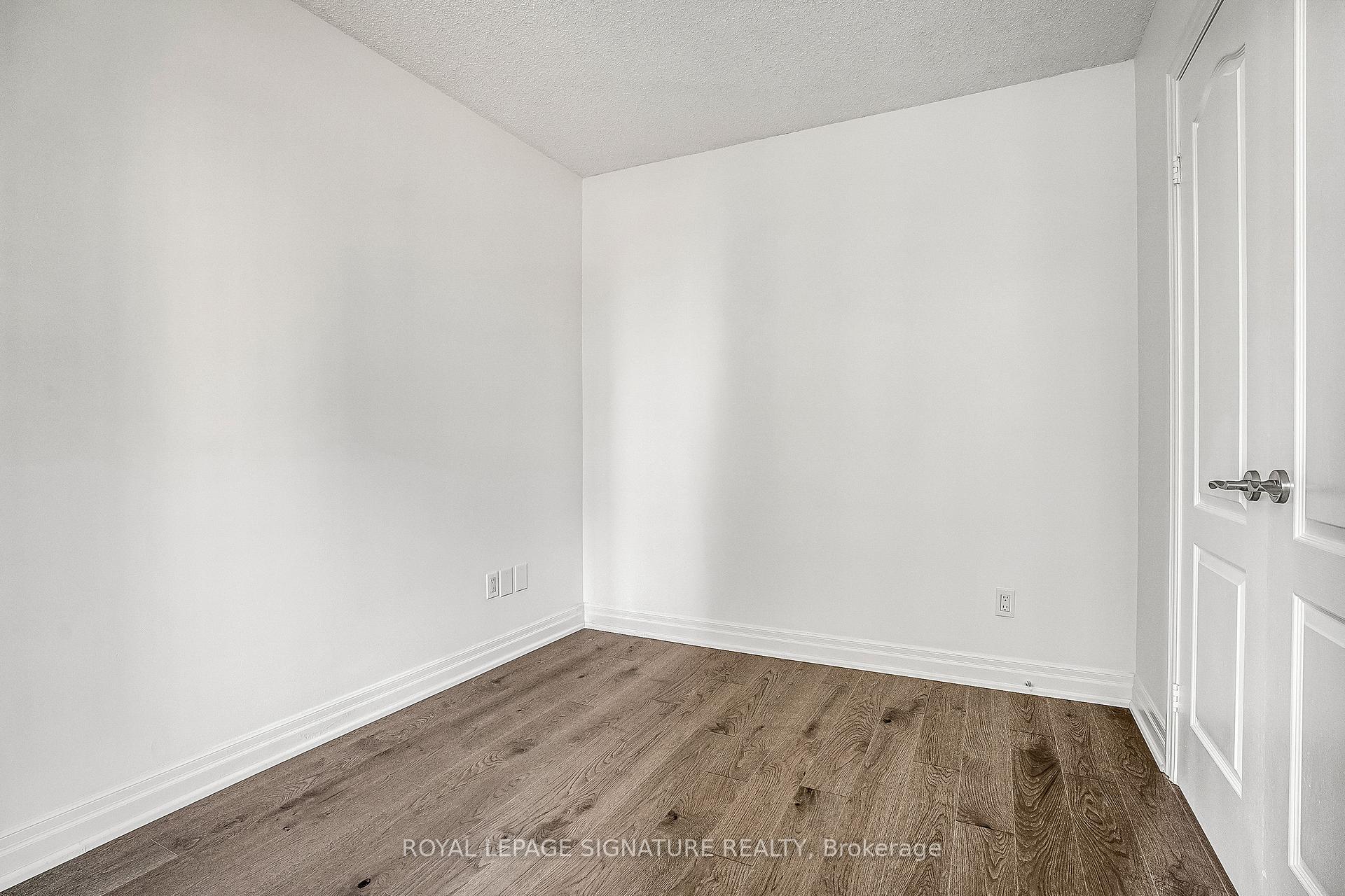 Photo 13 of Unit 802, 188 Doris Avenue, North York, Willowdale East — HOMEH