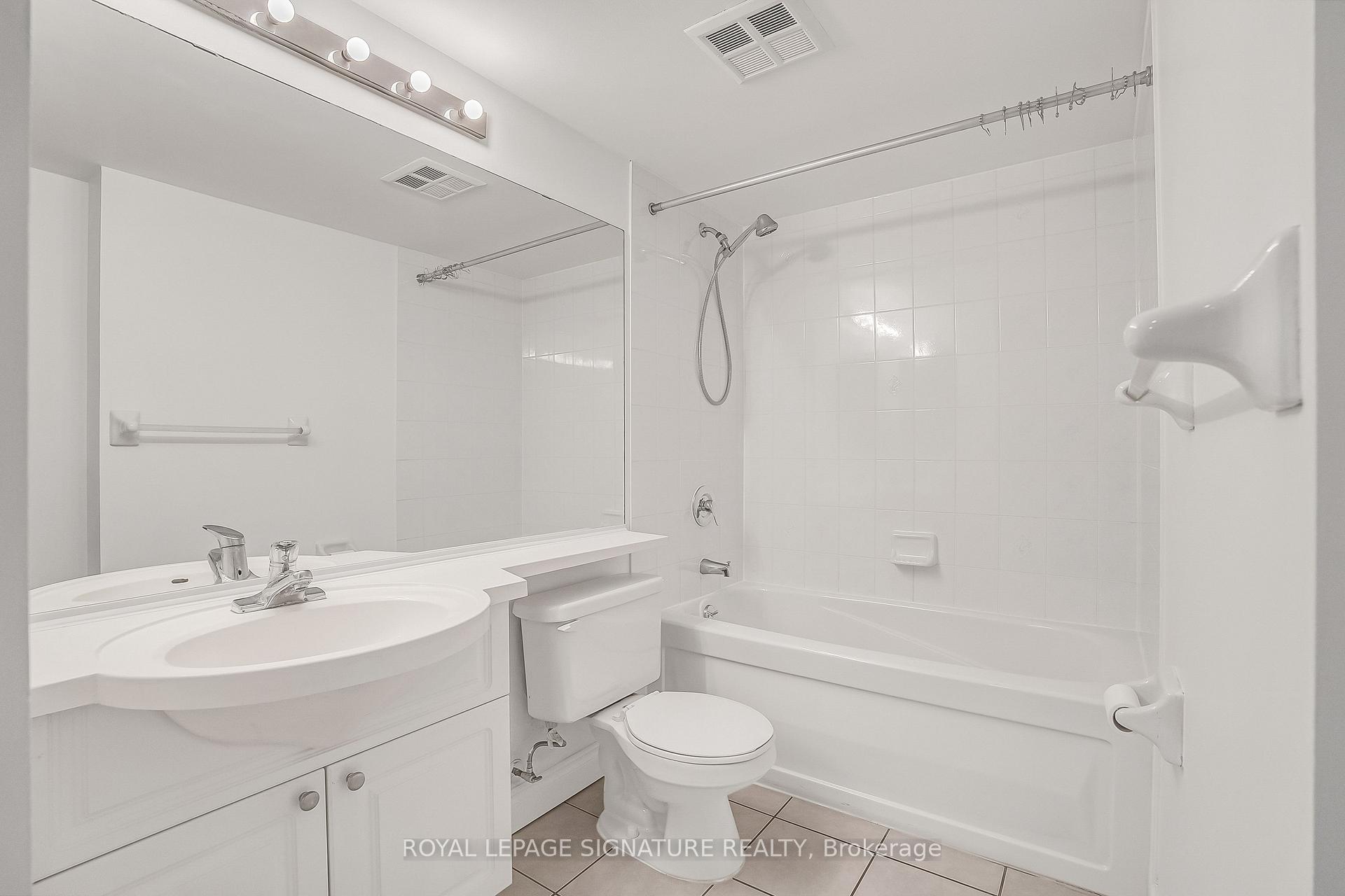 Photo 14 of Unit 802, 188 Doris Avenue, North York, Willowdale East — HOMEH
