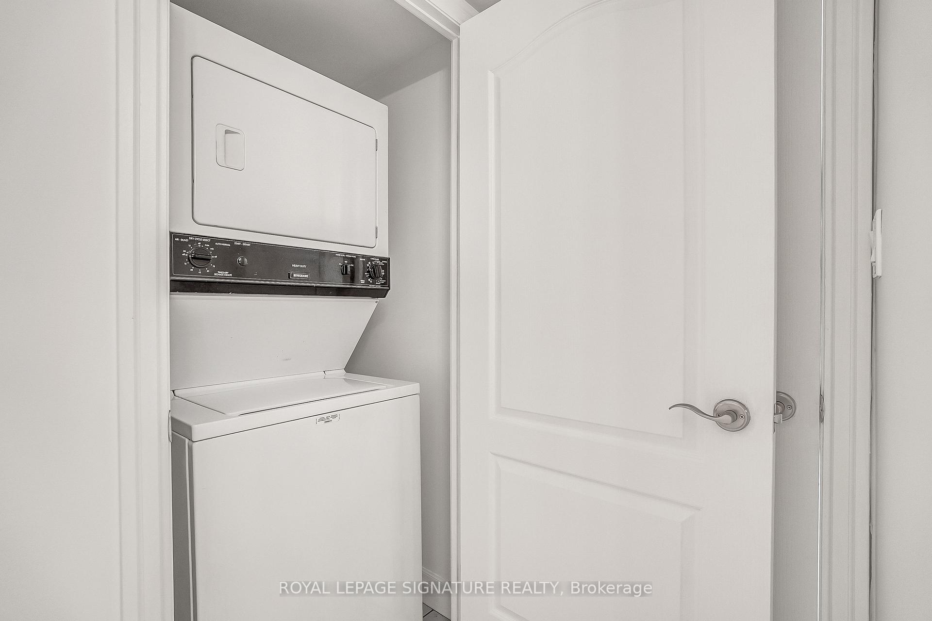 Photo 15 of Unit 802, 188 Doris Avenue, North York, Willowdale East — HOMEH