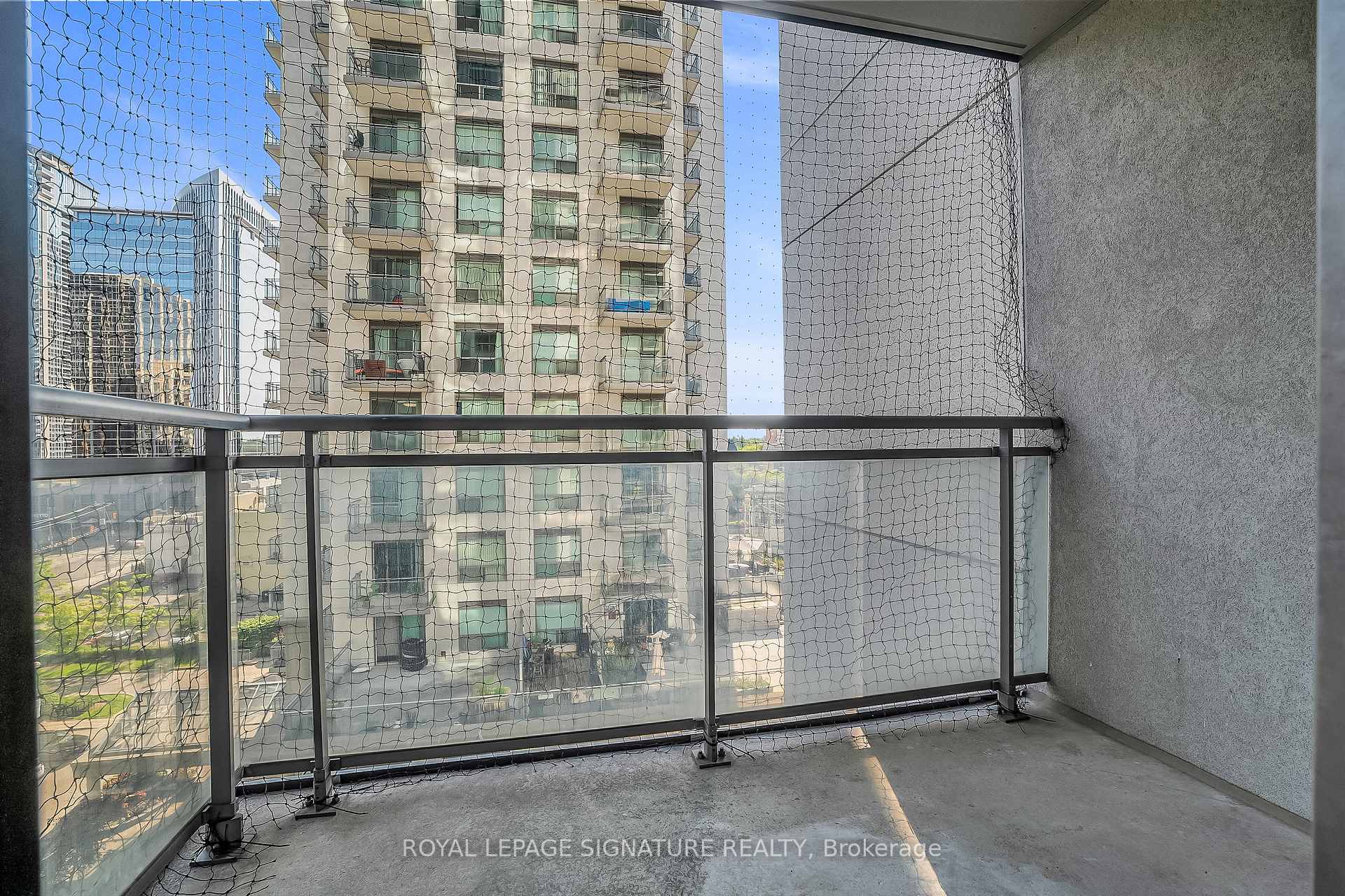 Photo 16 of Unit 802, 188 Doris Avenue, North York, Willowdale East — HOMEH