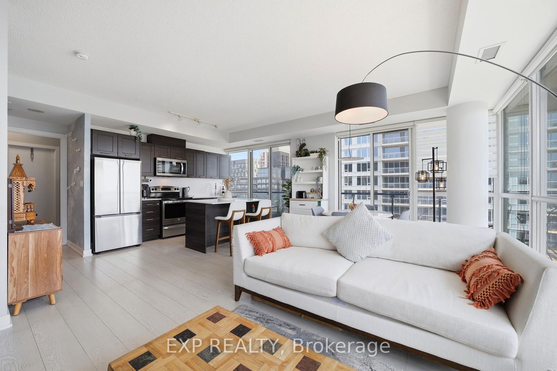Photo 4 of Unit LPH07, 20 Bruyeres Mews, Toronto, Niagara — HOMEH