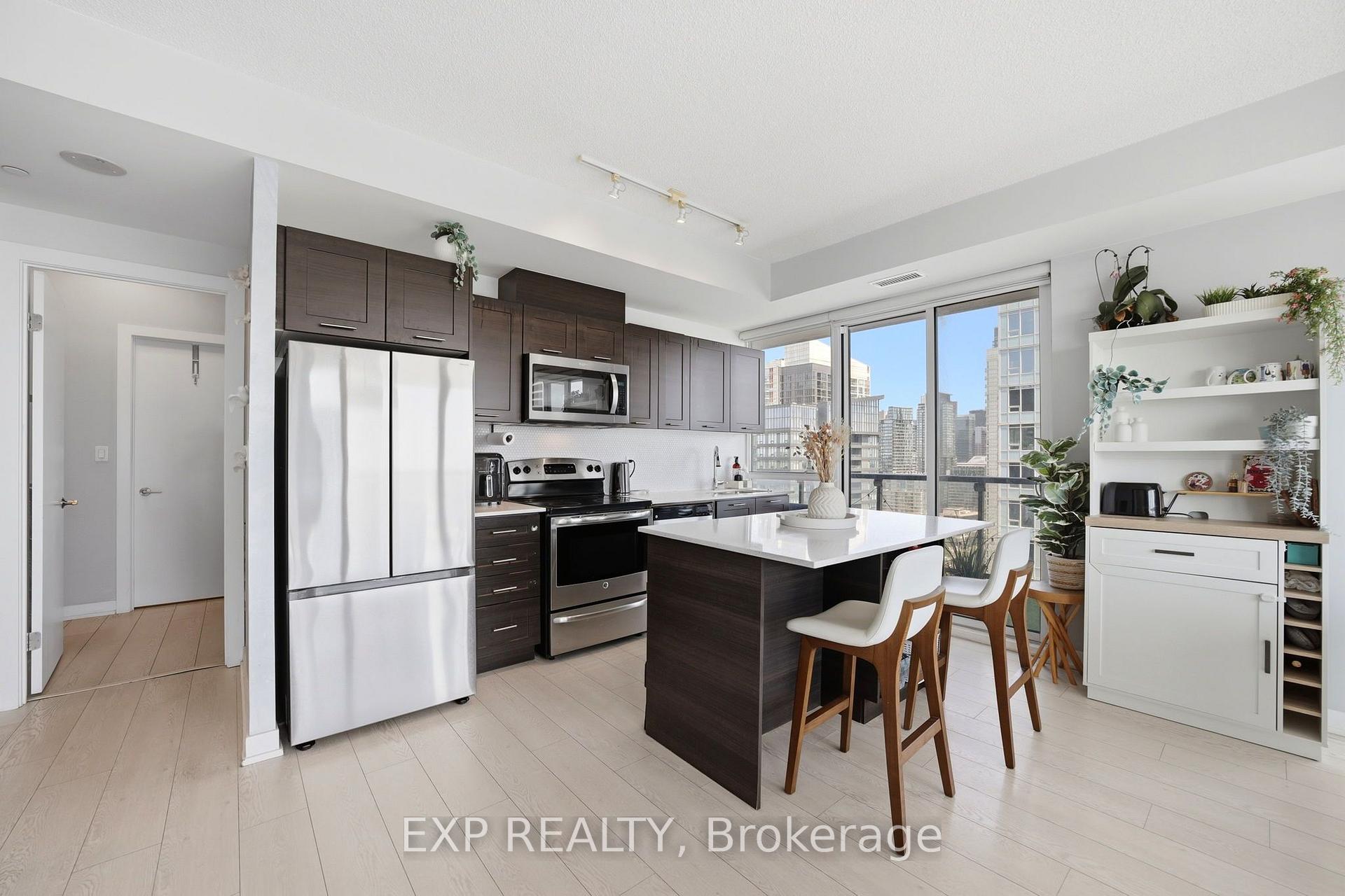 Photo 5 of Unit LPH07, 20 Bruyeres Mews, Toronto, Niagara — HOMEH