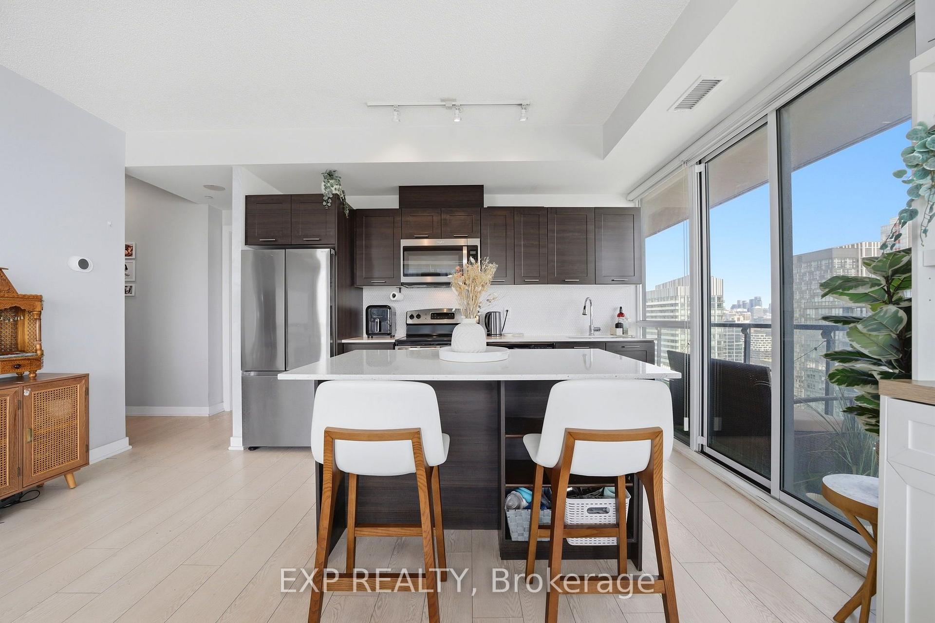 Photo 6 of Unit LPH07, 20 Bruyeres Mews, Toronto, Niagara — HOMEH