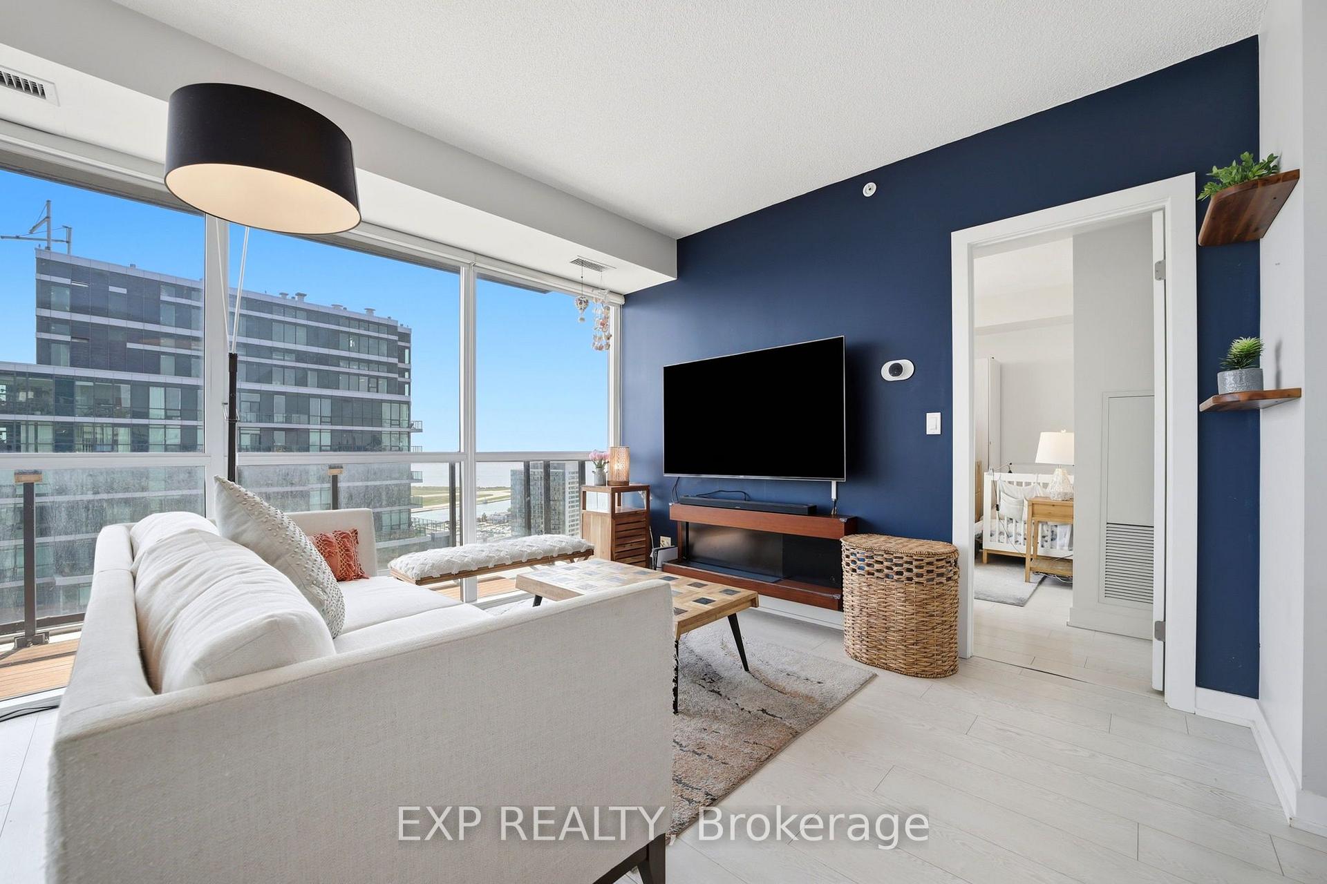 Photo 8 of Unit LPH07, 20 Bruyeres Mews, Toronto, Niagara — HOMEH