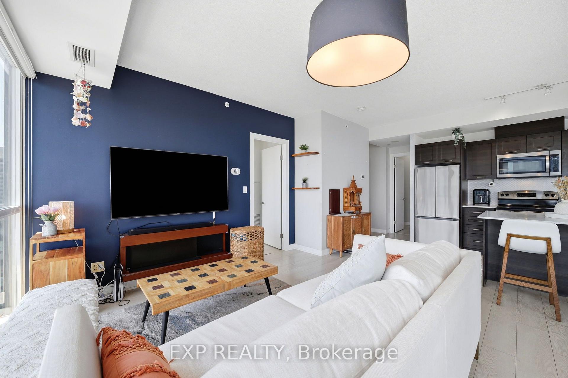 Photo 9 of Unit LPH07, 20 Bruyeres Mews, Toronto, Niagara — HOMEH
