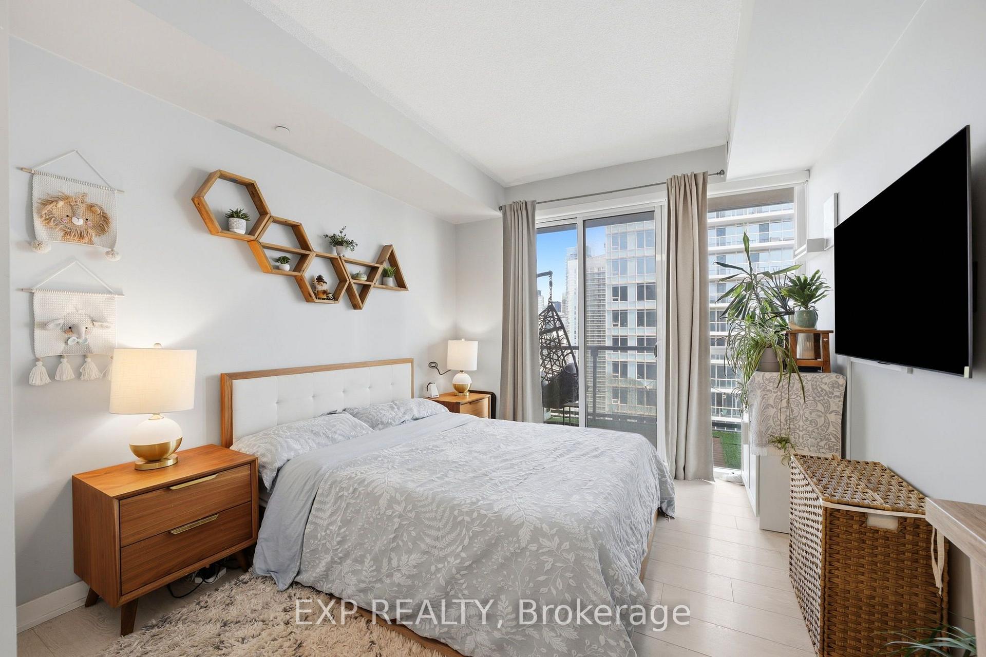 Photo 21 of Unit LPH07, 20 Bruyeres Mews, Toronto, Niagara — HOMEH