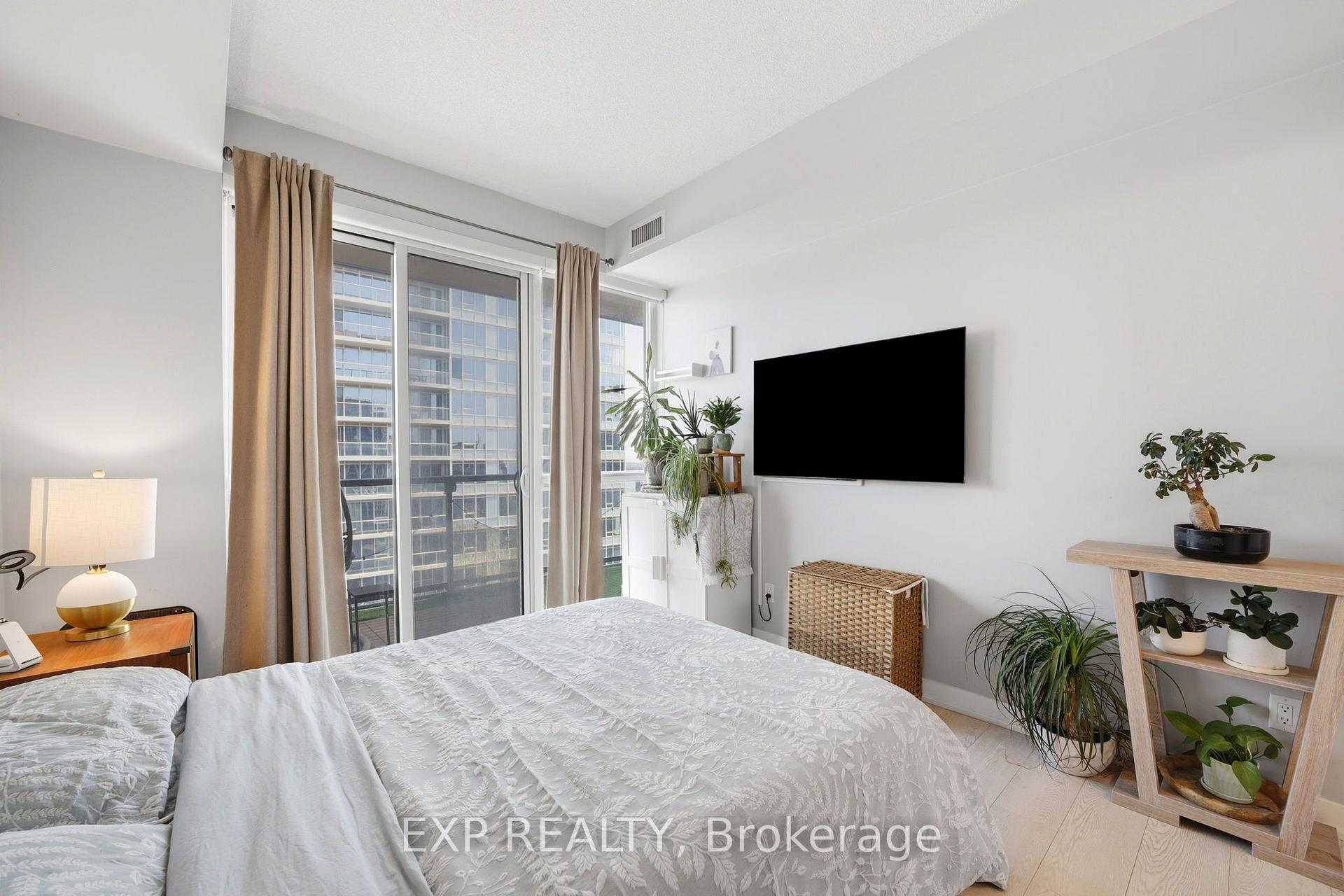 Photo 22 of Unit LPH07, 20 Bruyeres Mews, Toronto, Niagara — HOMEH