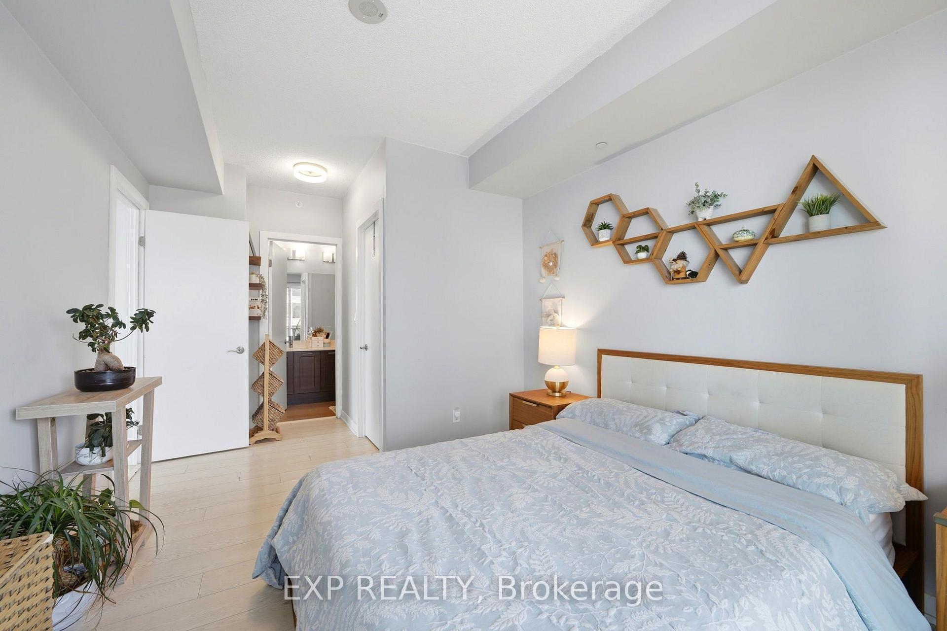 Photo 23 of Unit LPH07, 20 Bruyeres Mews, Toronto, Niagara — HOMEH