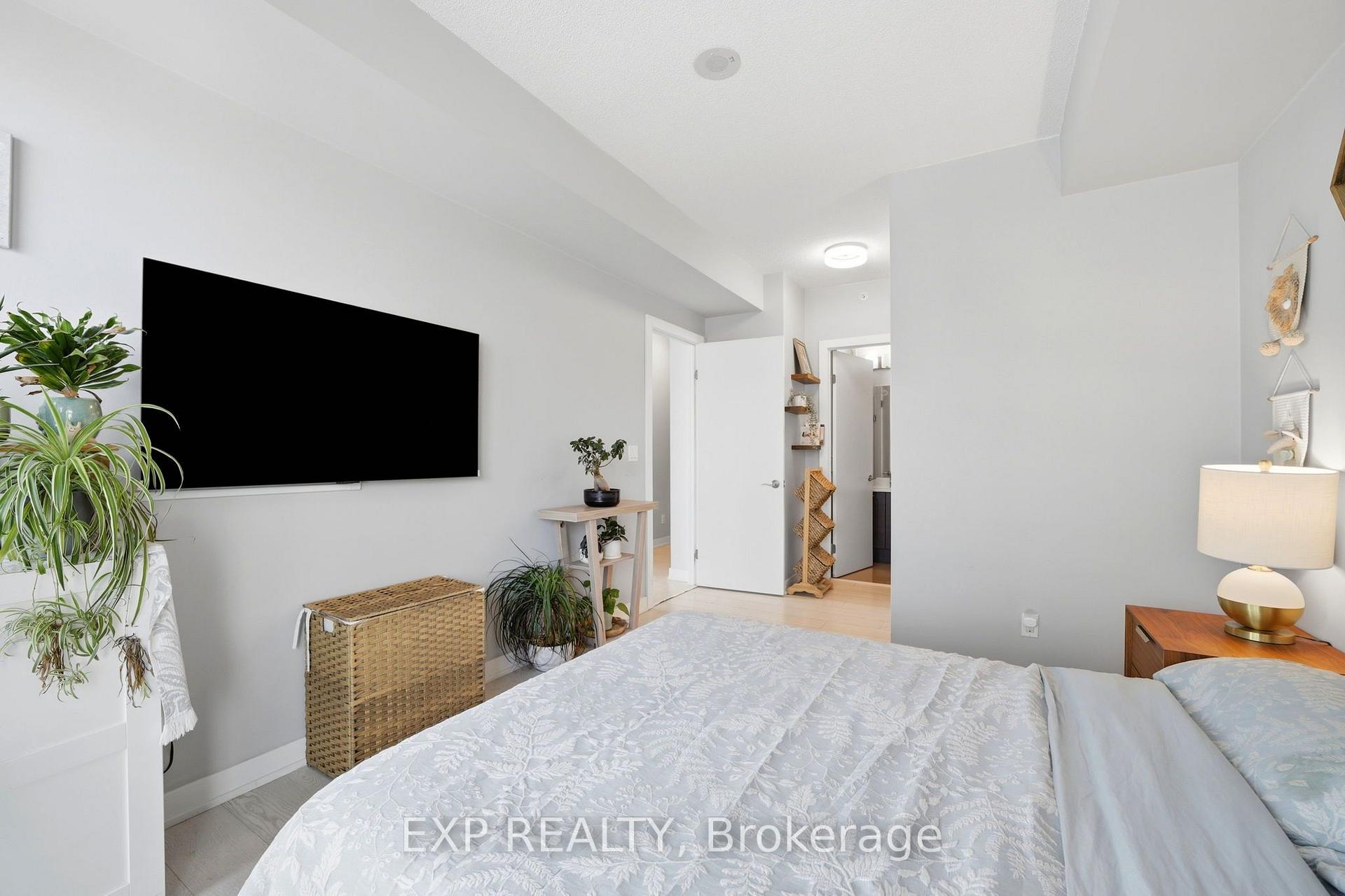 Photo 24 of Unit LPH07, 20 Bruyeres Mews, Toronto, Niagara — HOMEH
