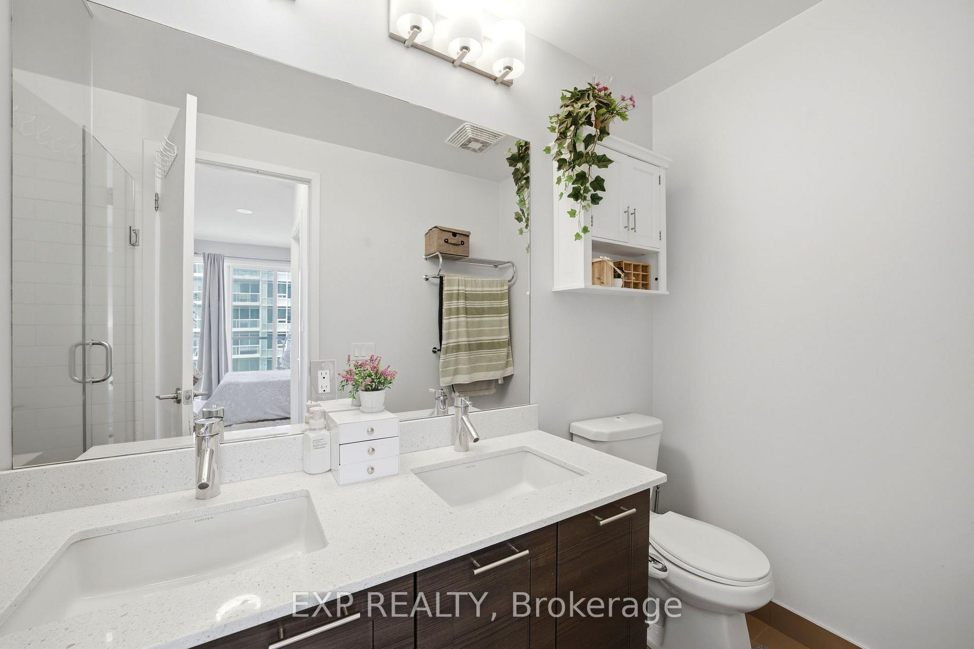 Photo 26 of Unit LPH07, 20 Bruyeres Mews, Toronto, Niagara — HOMEH