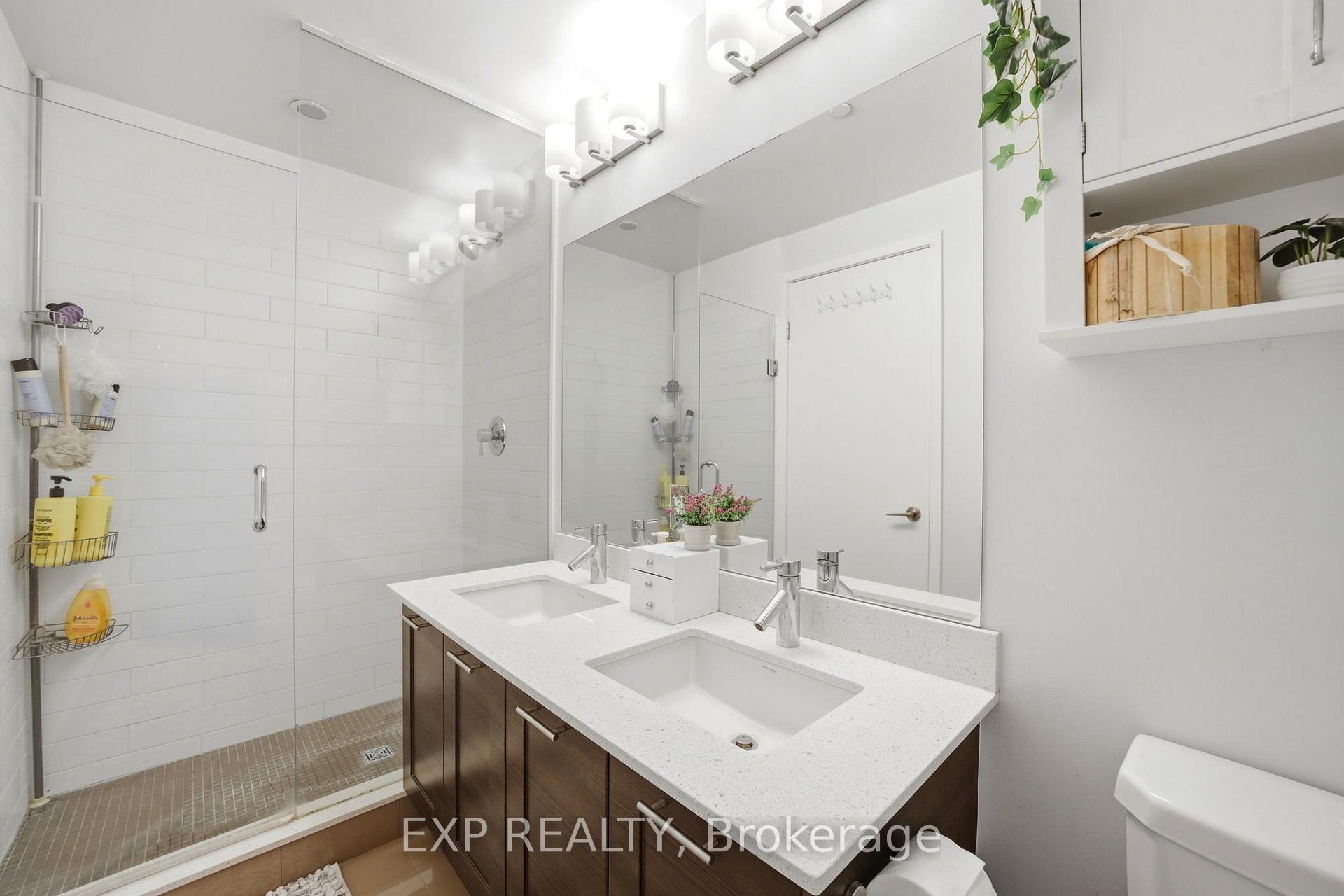 Photo 27 of Unit LPH07, 20 Bruyeres Mews, Toronto, Niagara — HOMEH