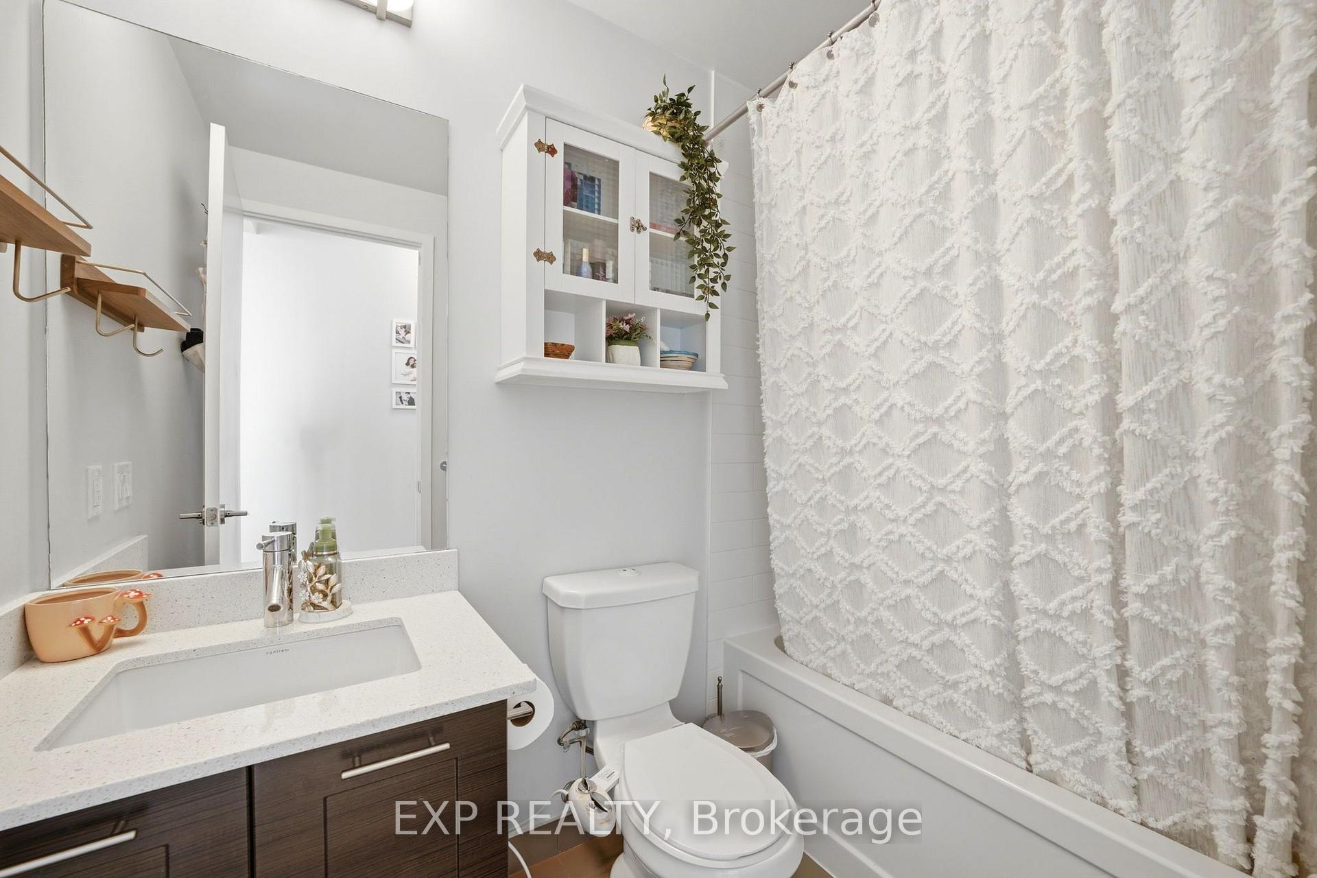 Photo 31 of Unit LPH07, 20 Bruyeres Mews, Toronto, Niagara — HOMEH