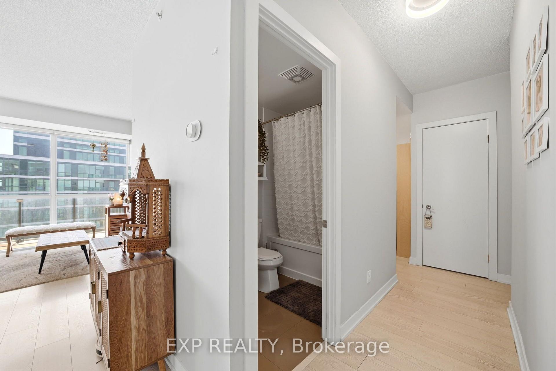 Photo 32 of Unit LPH07, 20 Bruyeres Mews, Toronto, Niagara — HOMEH