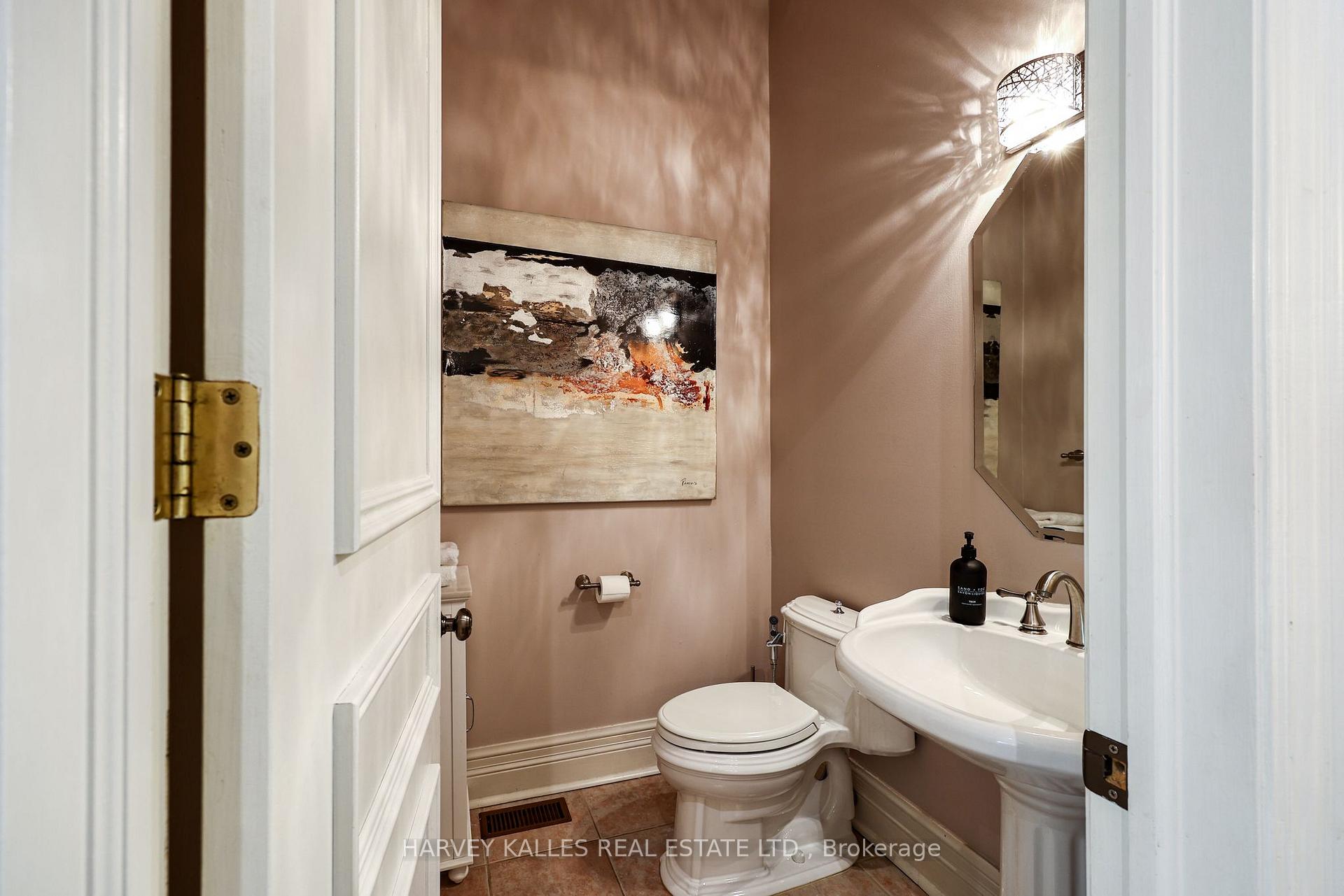 Photo 15 of 30 Walder Avenue, Toronto, Mount Pleasant East — HOMEH