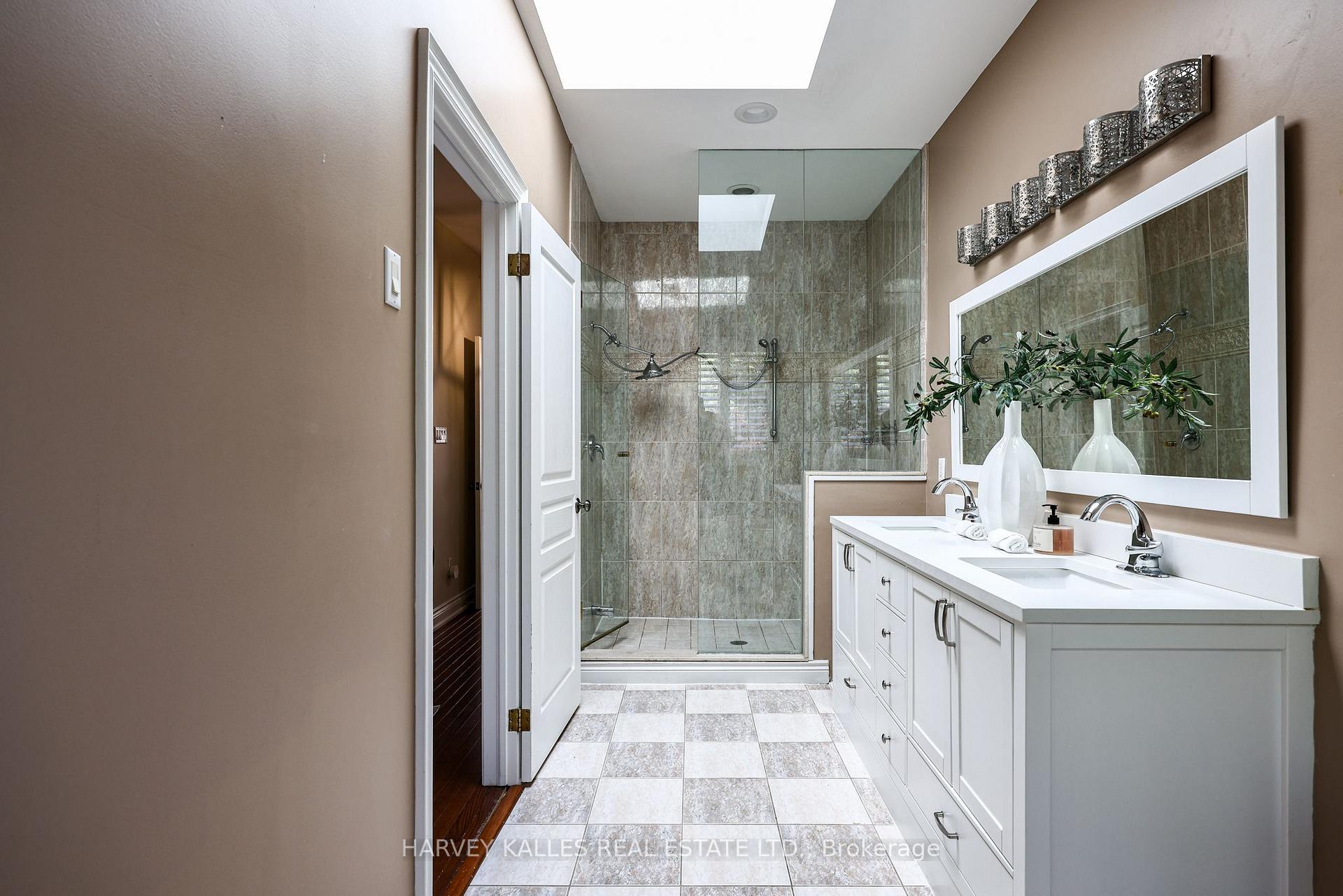 Photo 29 of 30 Walder Avenue, Toronto, Mount Pleasant East — HOMEH