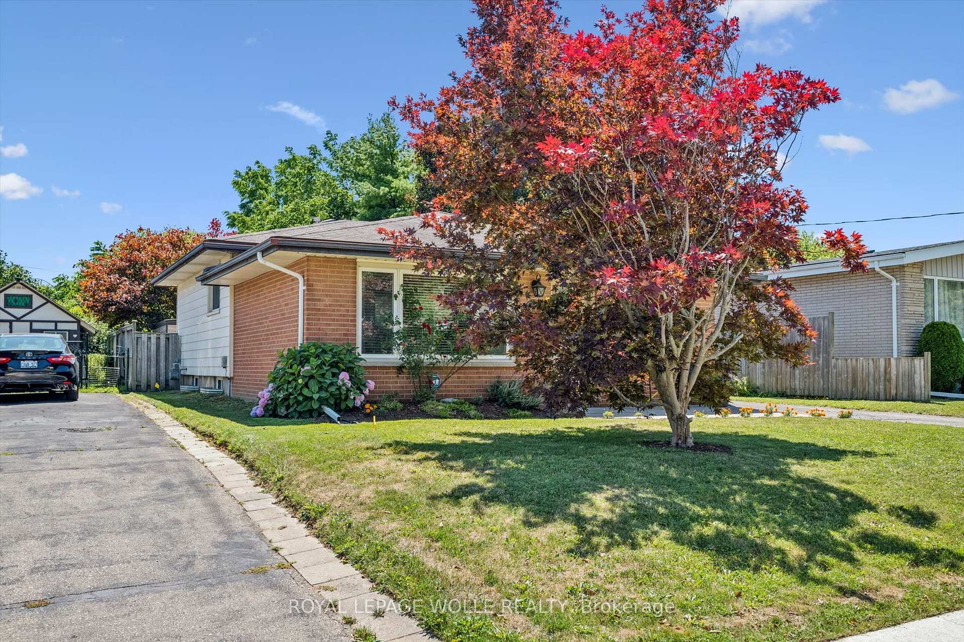 Photo 3 of 80 Weichel Street, Kitchener, Victoria Hills — HOMEH
