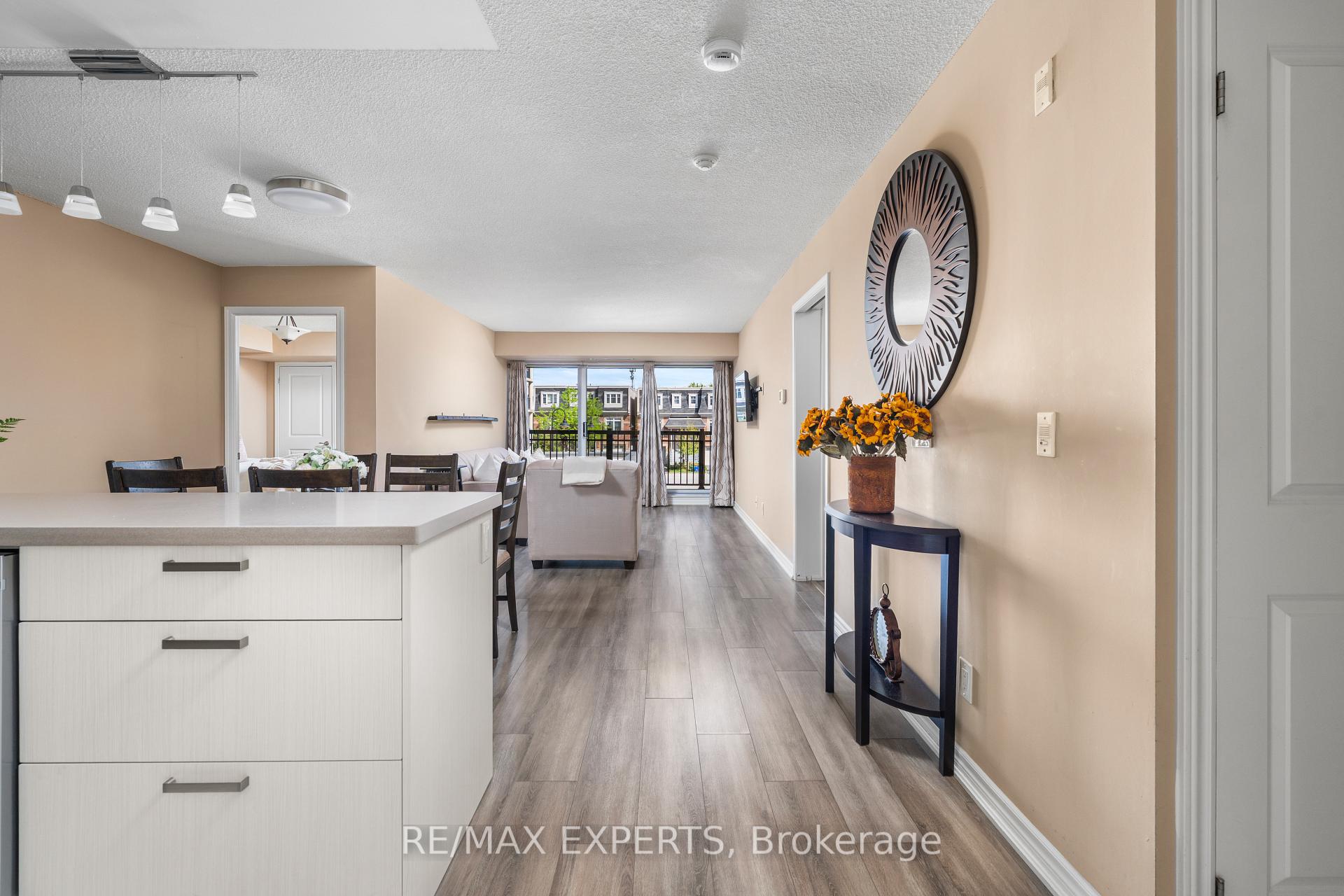 Photo 3 of Unit 202, 8026 Kipling Avenue, Vaughan, West Woodbridge — HOMEH