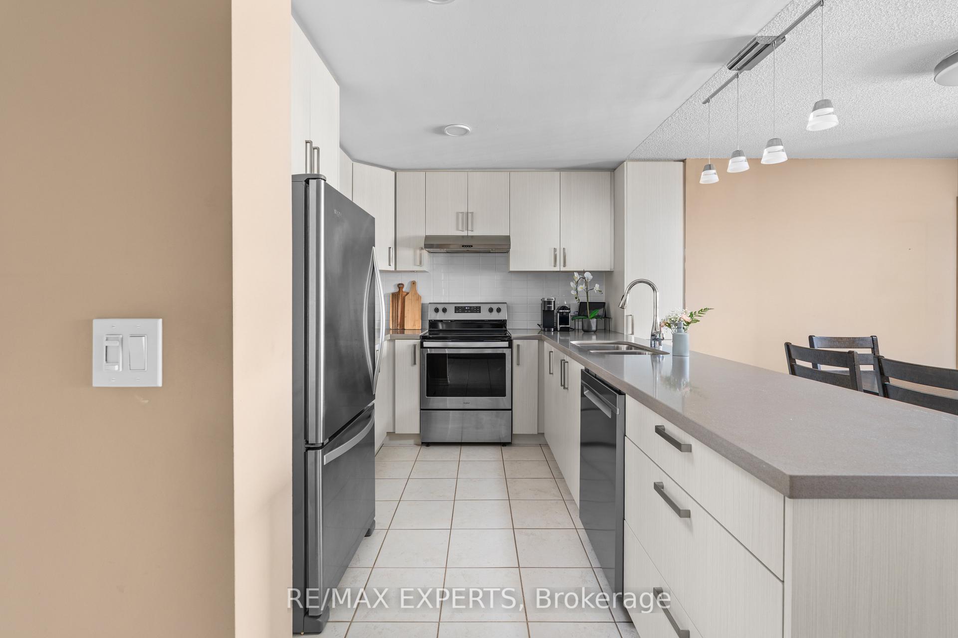 Photo 4 of Unit 202, 8026 Kipling Avenue, Vaughan, West Woodbridge — HOMEH