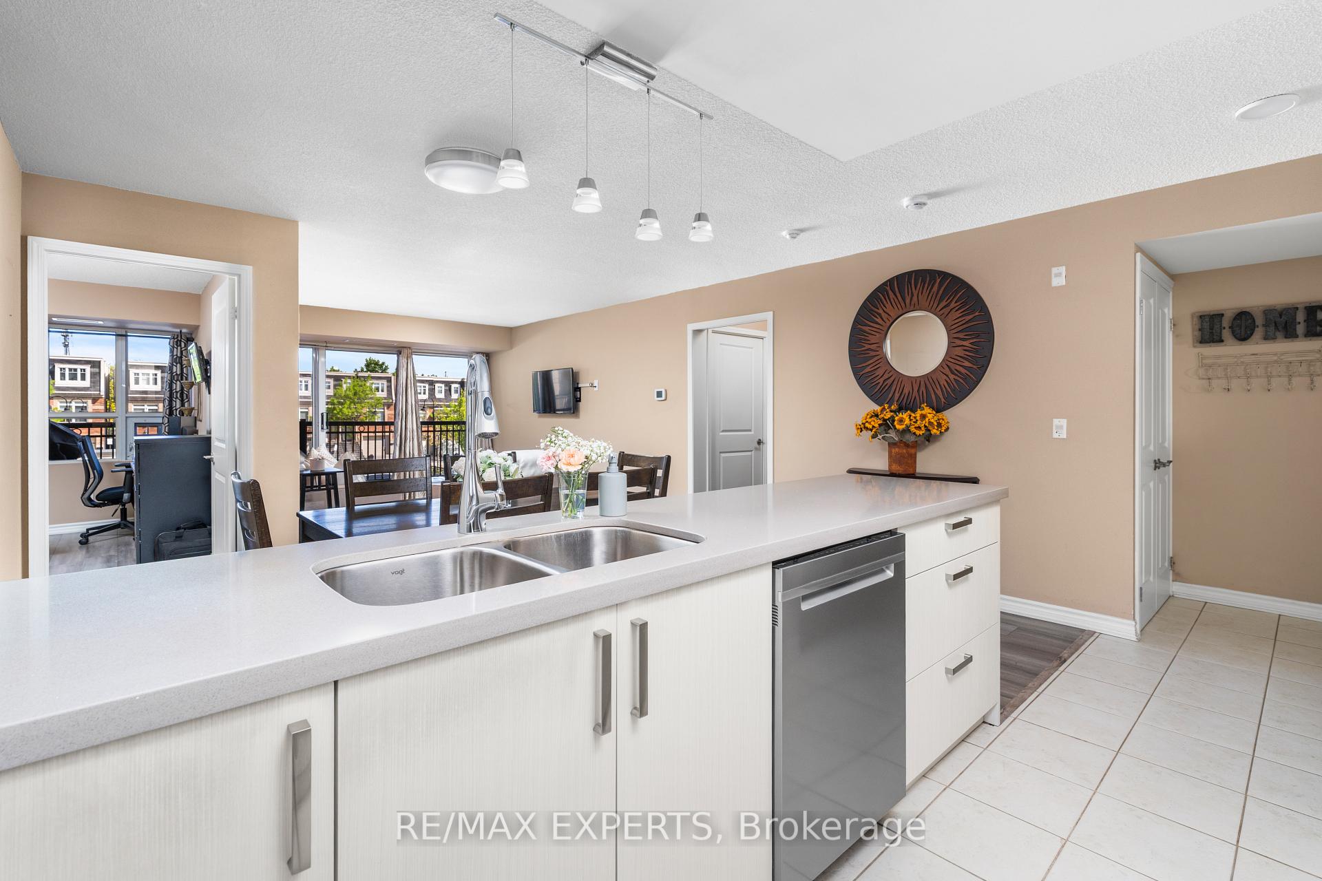 Photo 5 of Unit 202, 8026 Kipling Avenue, Vaughan, West Woodbridge — HOMEH