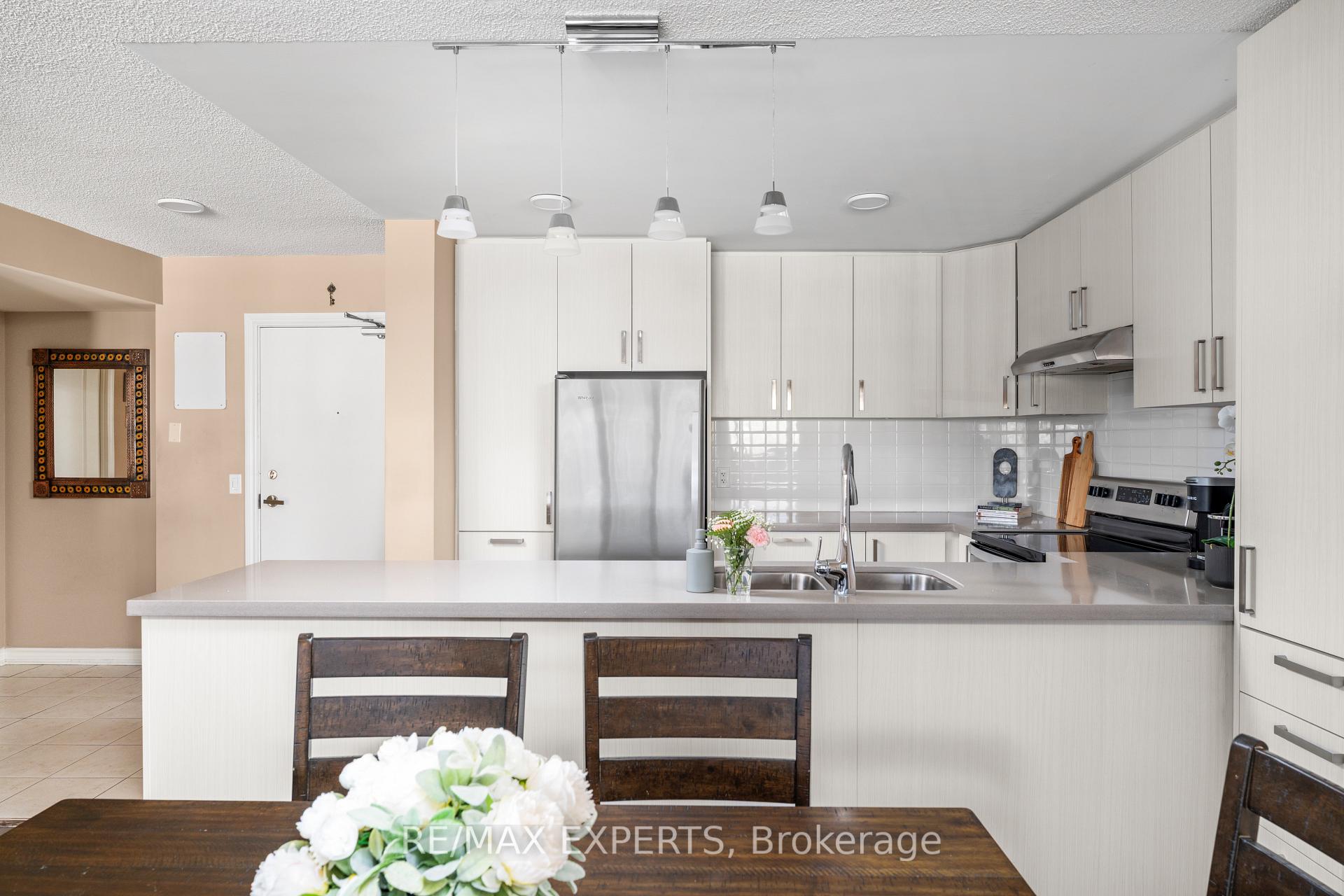 Photo 7 of Unit 202, 8026 Kipling Avenue, Vaughan, West Woodbridge — HOMEH
